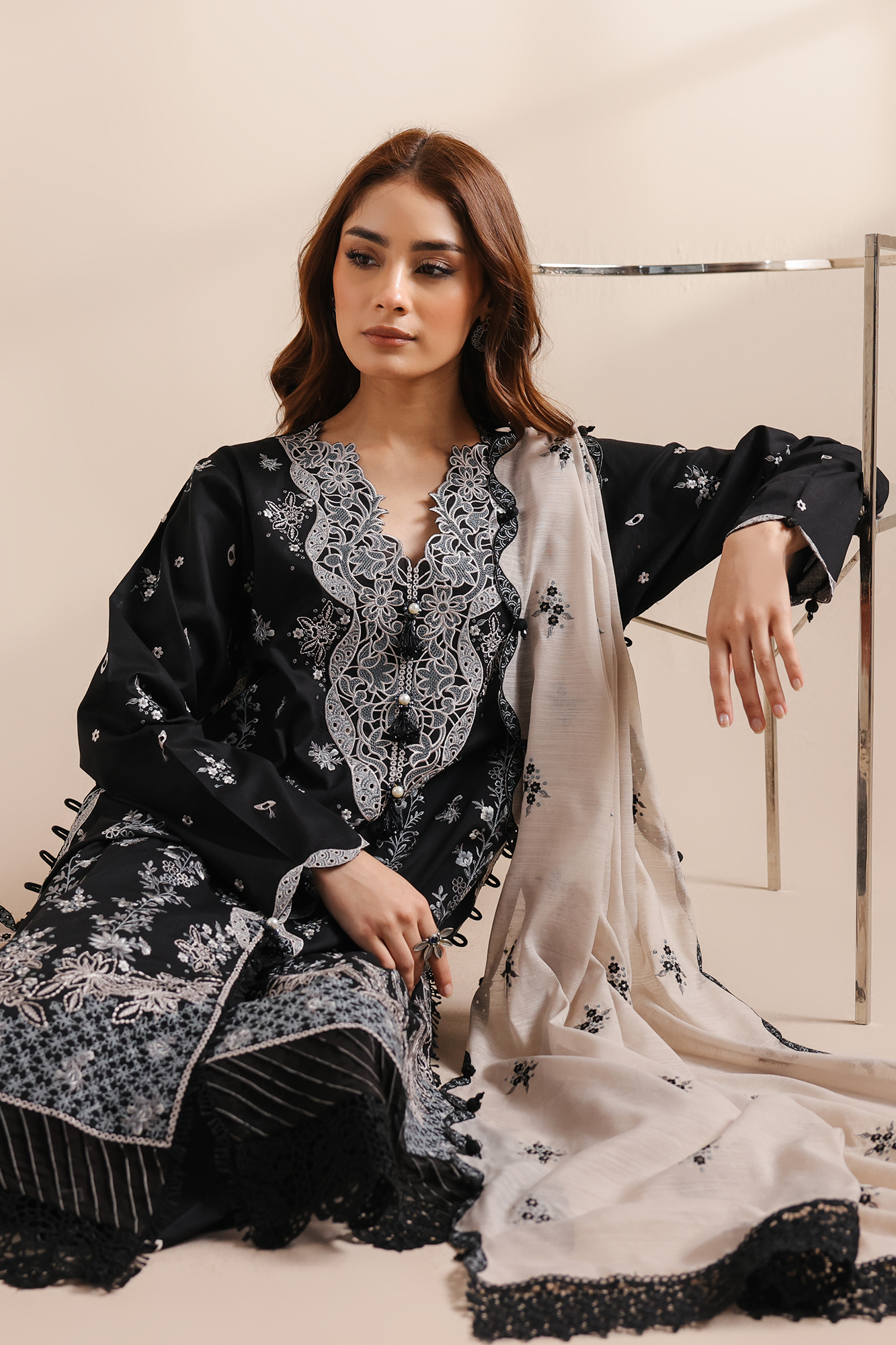 EMBROIDERED SUIT (E0940/203/902)