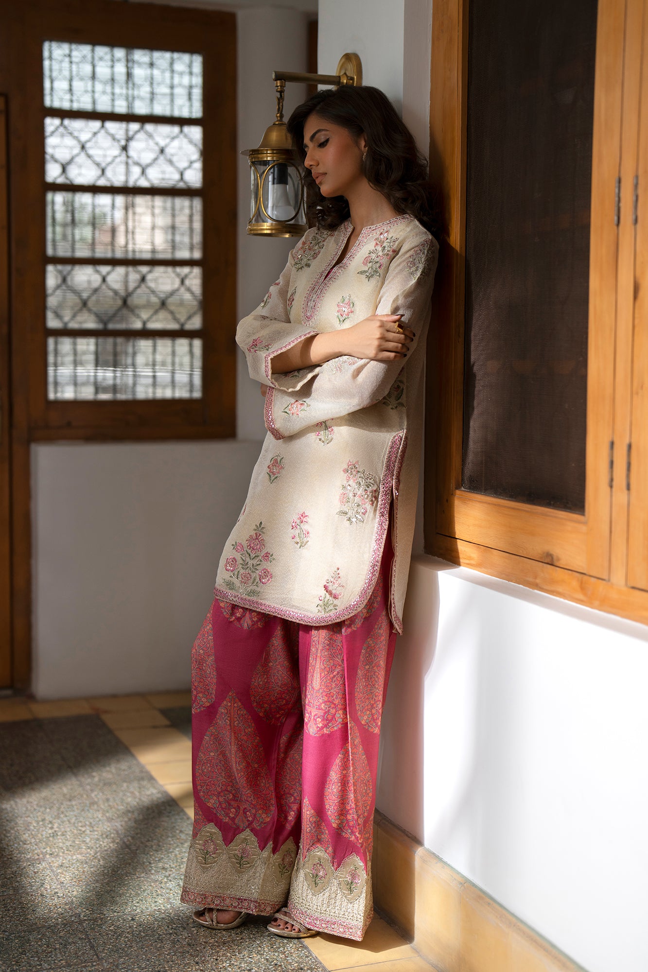 EMBROIDERED SUIT (E0799/104/226)