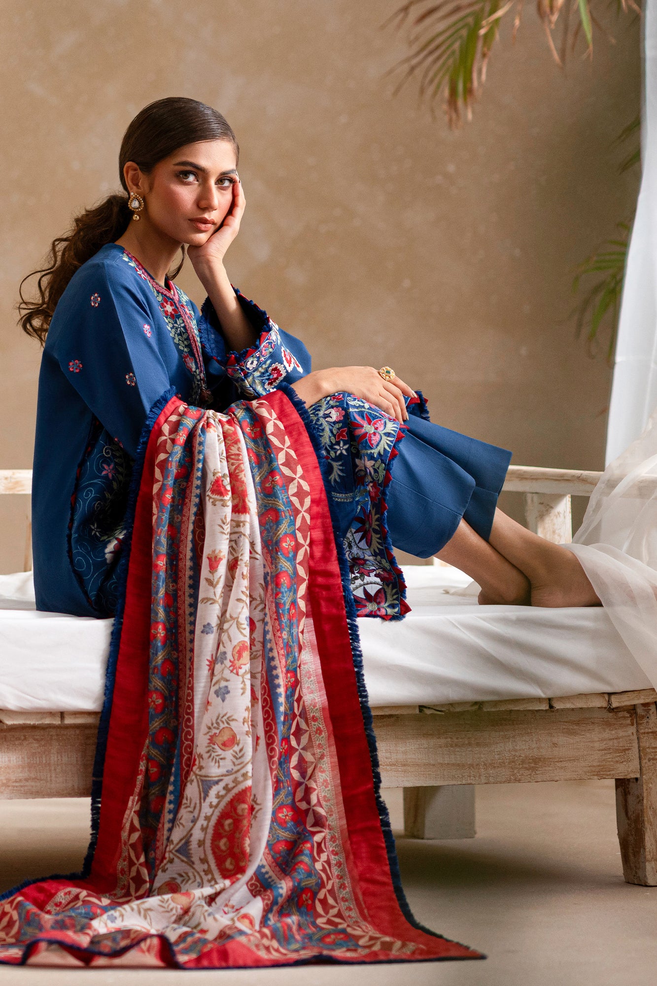 EMBROIDERED LAWN SUIT (E0550/203/622)