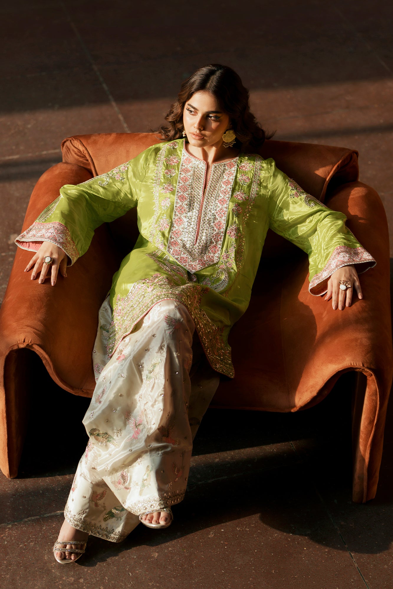 EMBROIDERED SUIT (E1025/104/123)