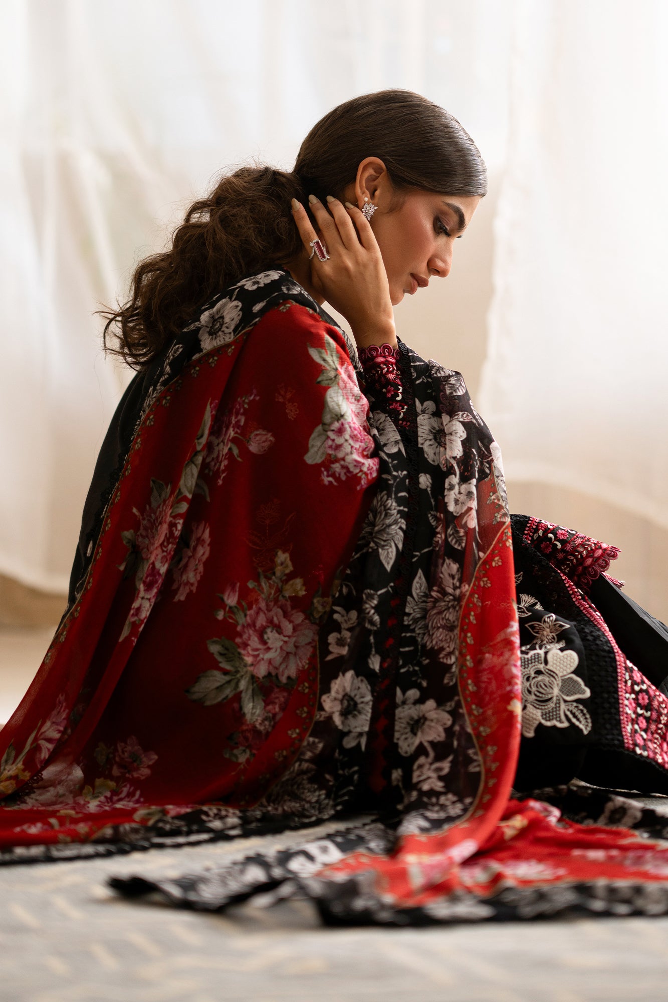 EMBROIDERED LAWN SUIT (E0559/203/902)