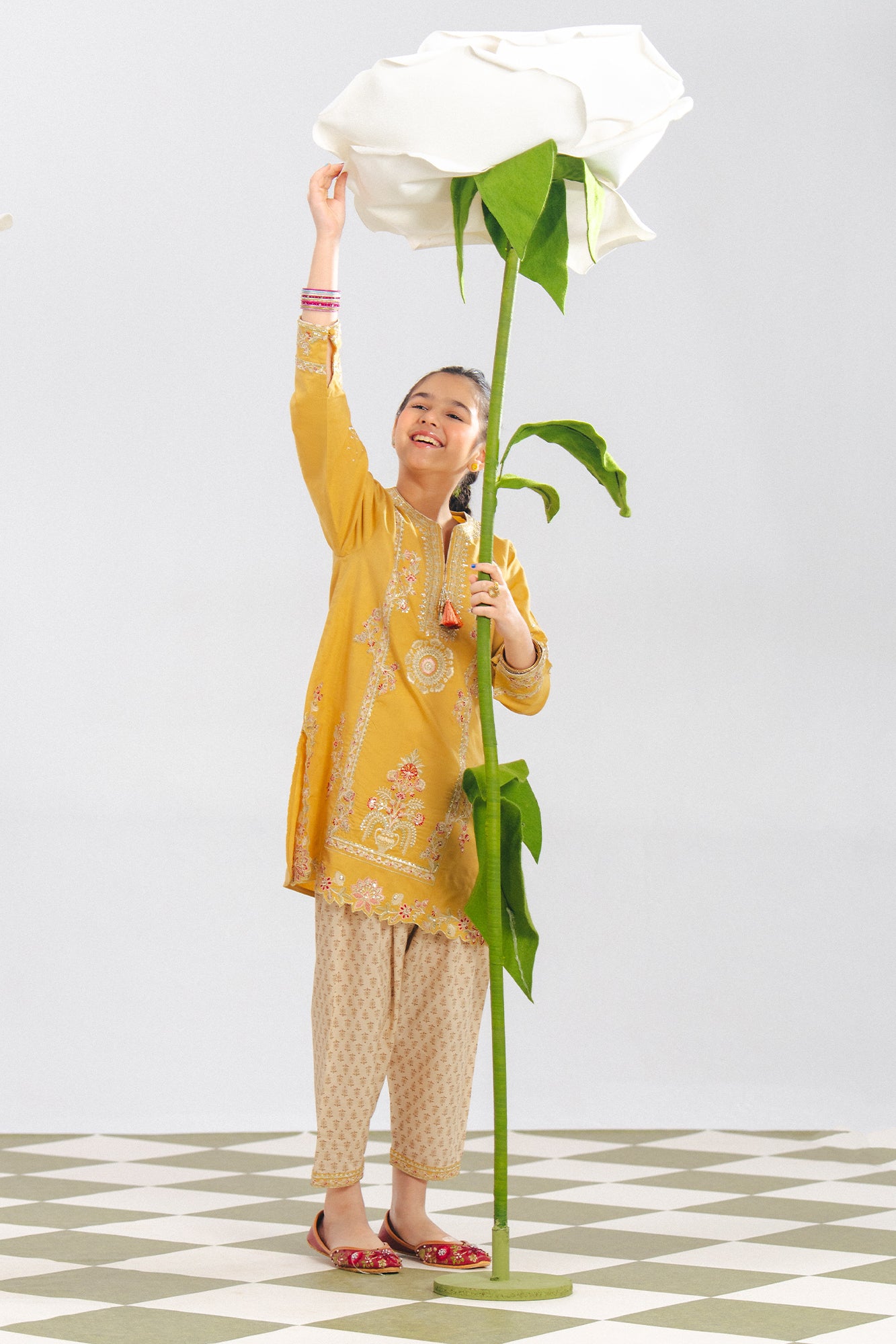 EMBROIDERED SUIT (E0923/404/114 E0923/304/114)