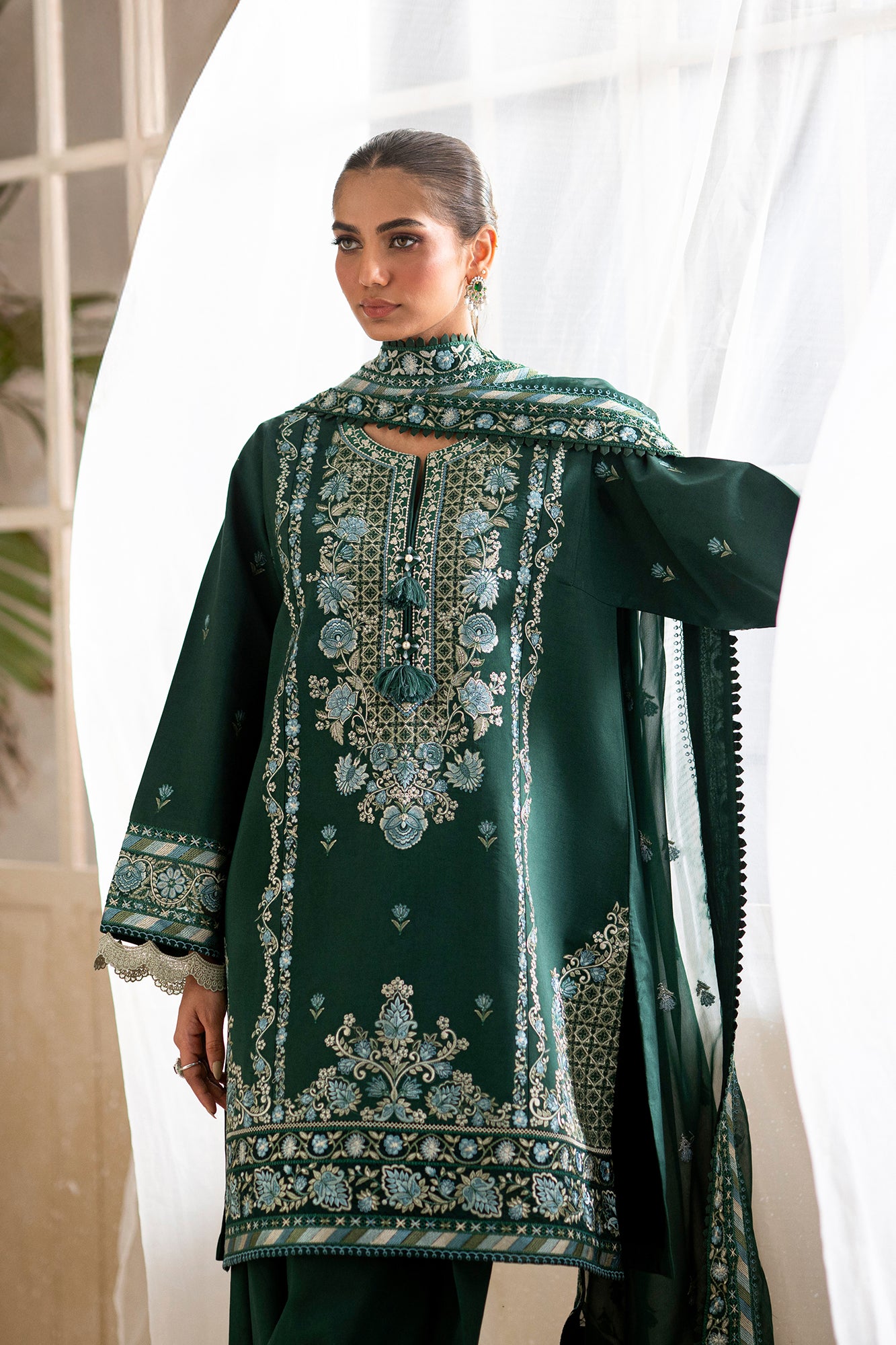 EMBROIDERED SUIT (E0558/203/707)
