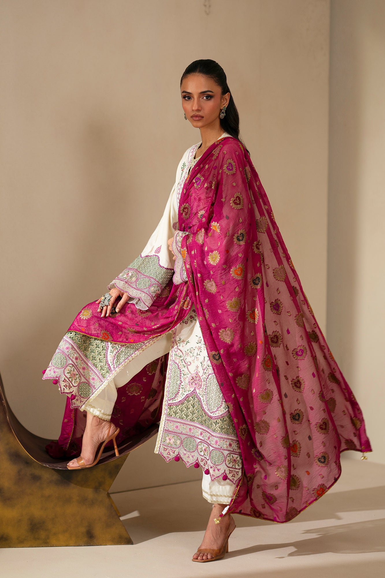 EMBROIDERED SUIT (E0794/203/002)