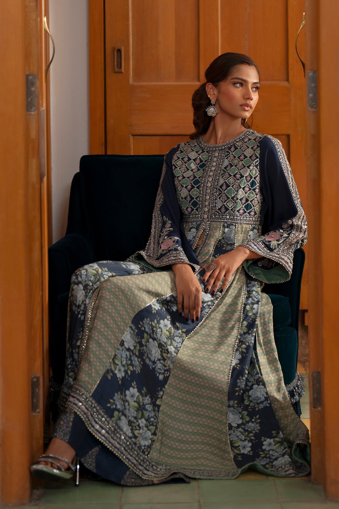 EMBROIDERED SUIT (E0804/104/603)
