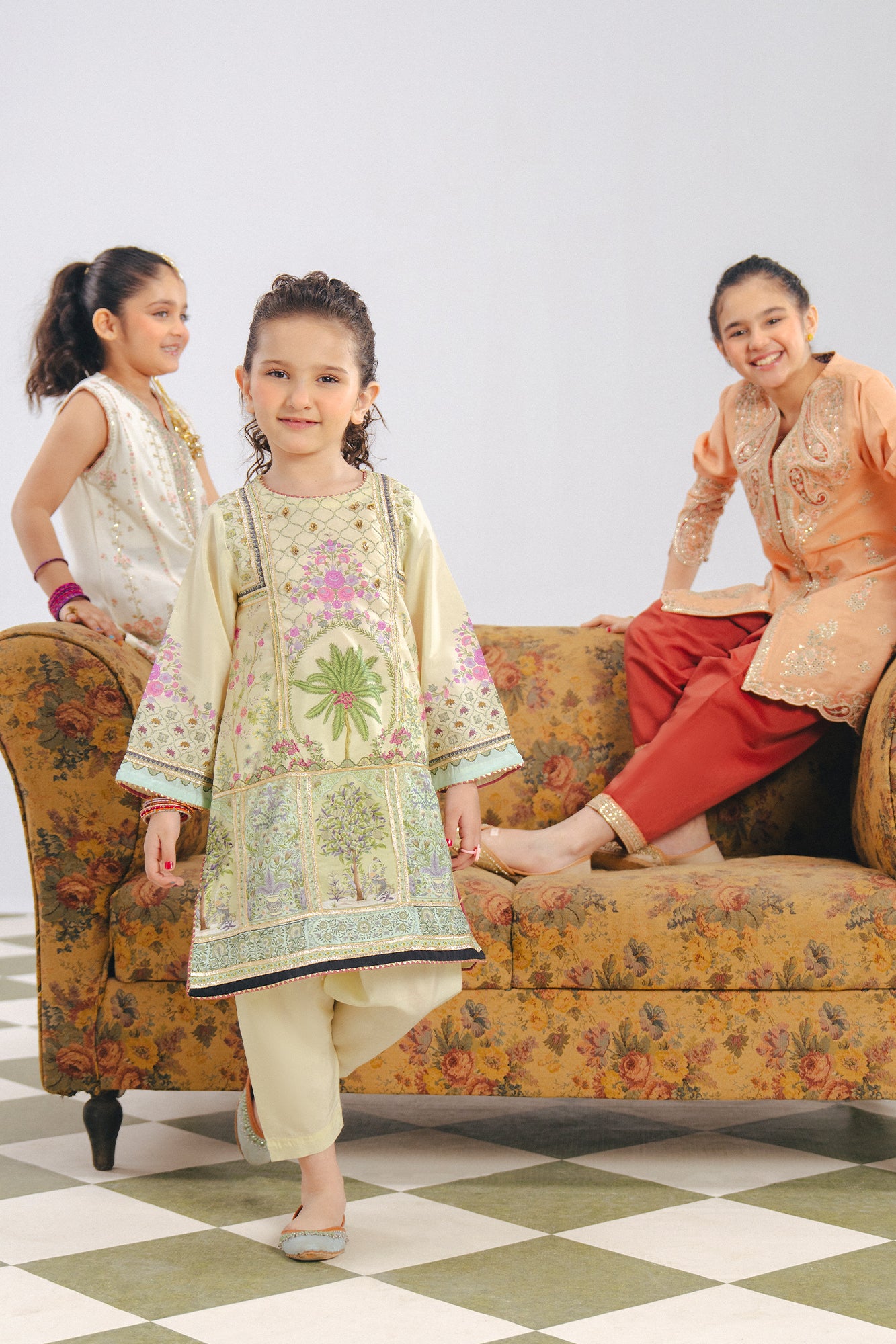 EMBROIDERED SUIT (E0914/404/115 E0914/304/115)