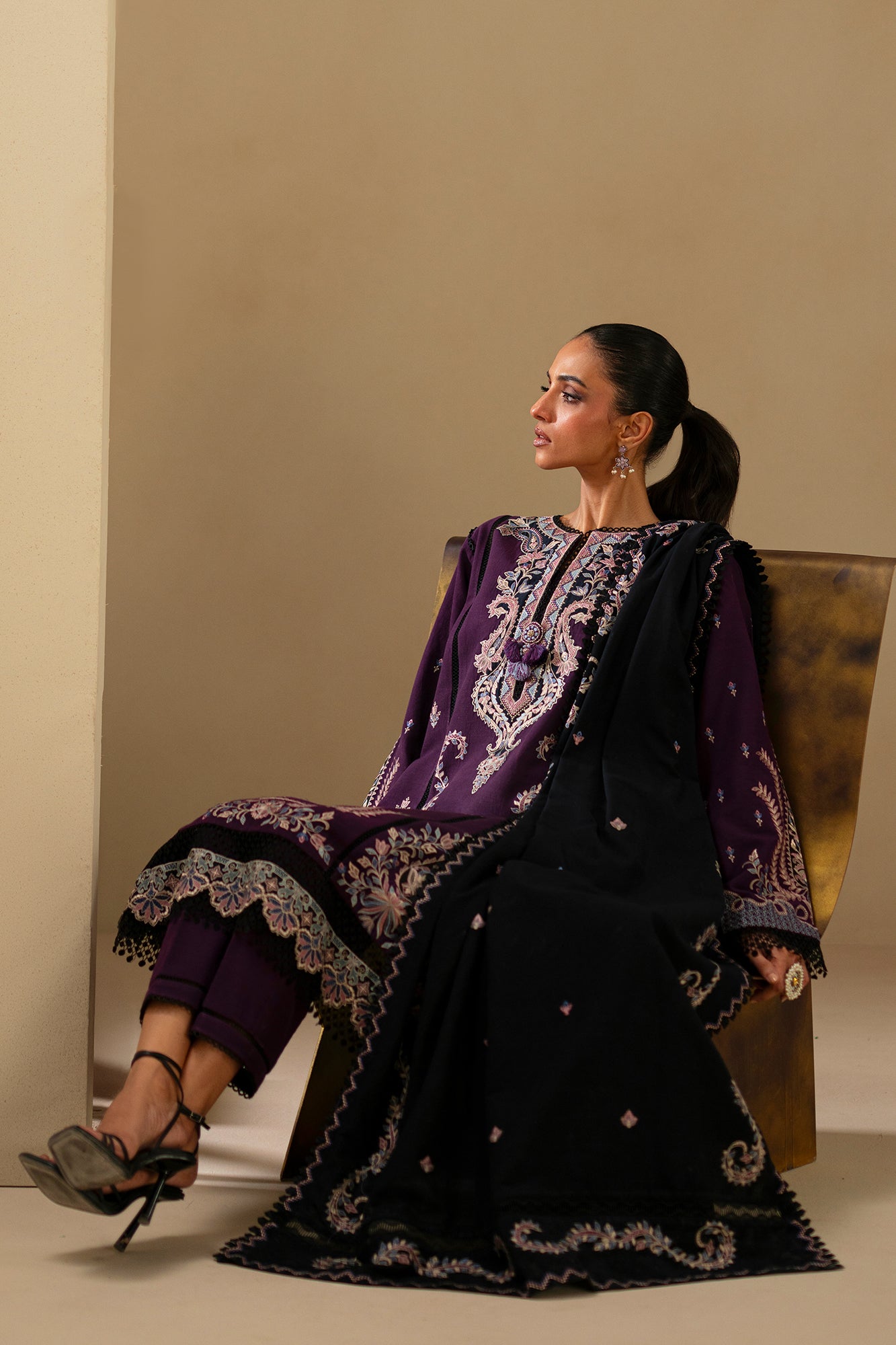 EMBROIDERED SUIT (E0783/203/517)