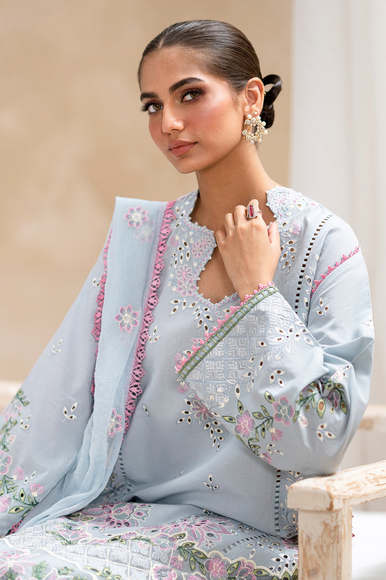 EMBROIDERED LAWN SUIT (E0542/203/616)