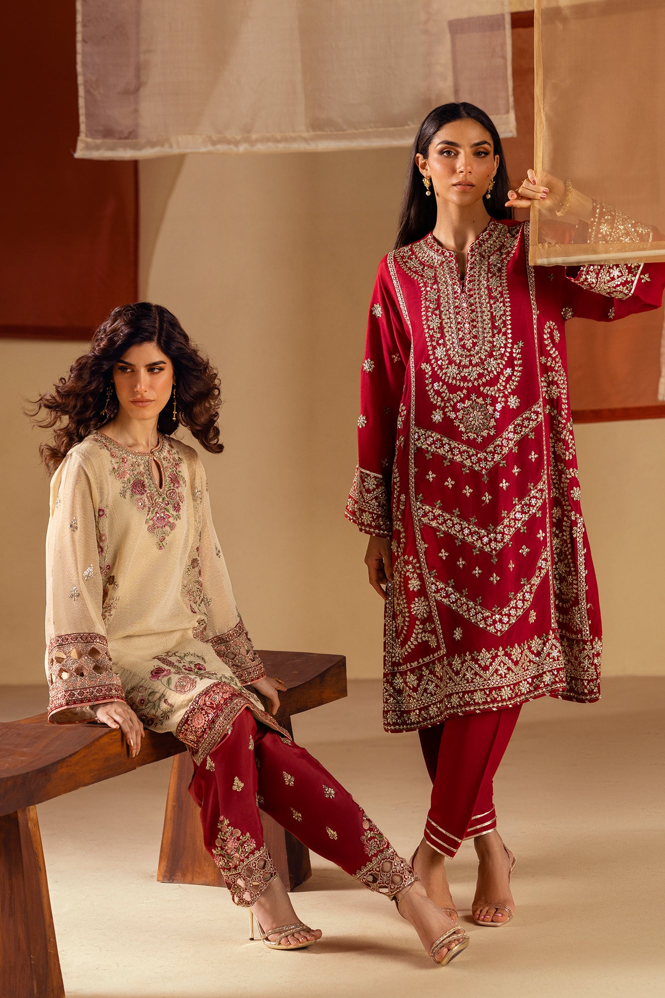 EMBROIDERED SUIT (E0831/104/227)