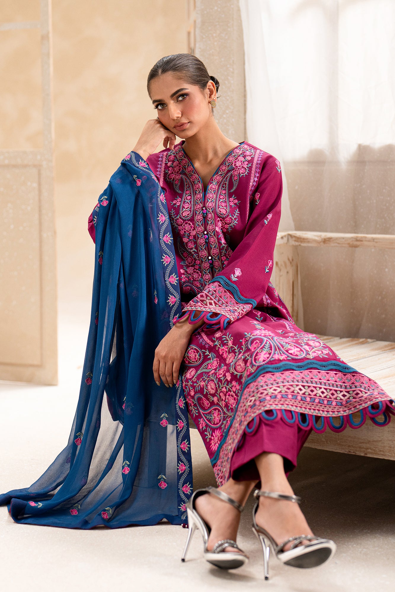 EMBROIDERED LAWN SUIT (E0554/203/519)