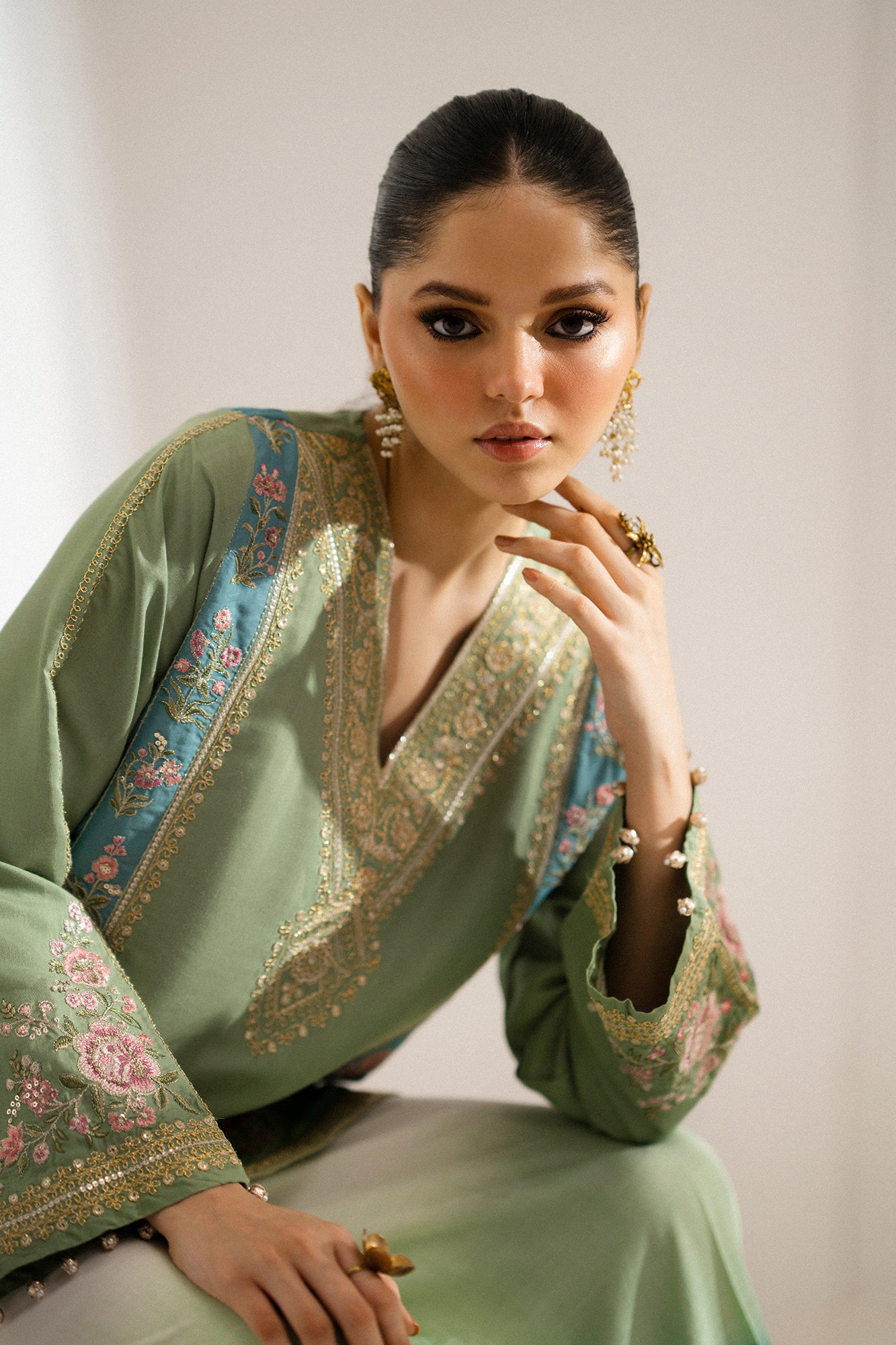 EMBROIDERED SUIT (E0771/104/708)