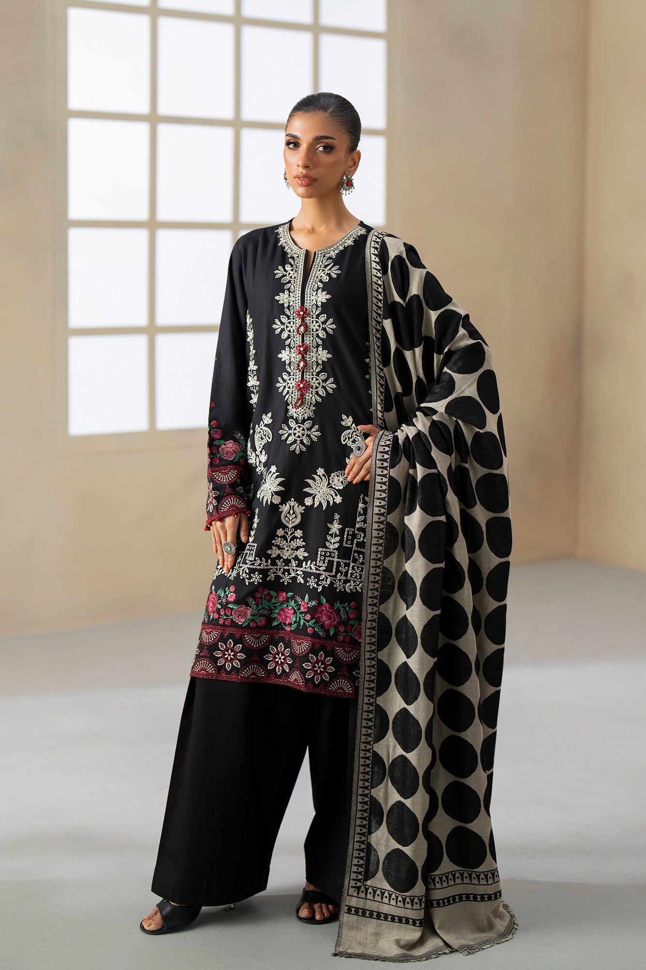 EMBROIDERED SUIT (E0809/203/902)