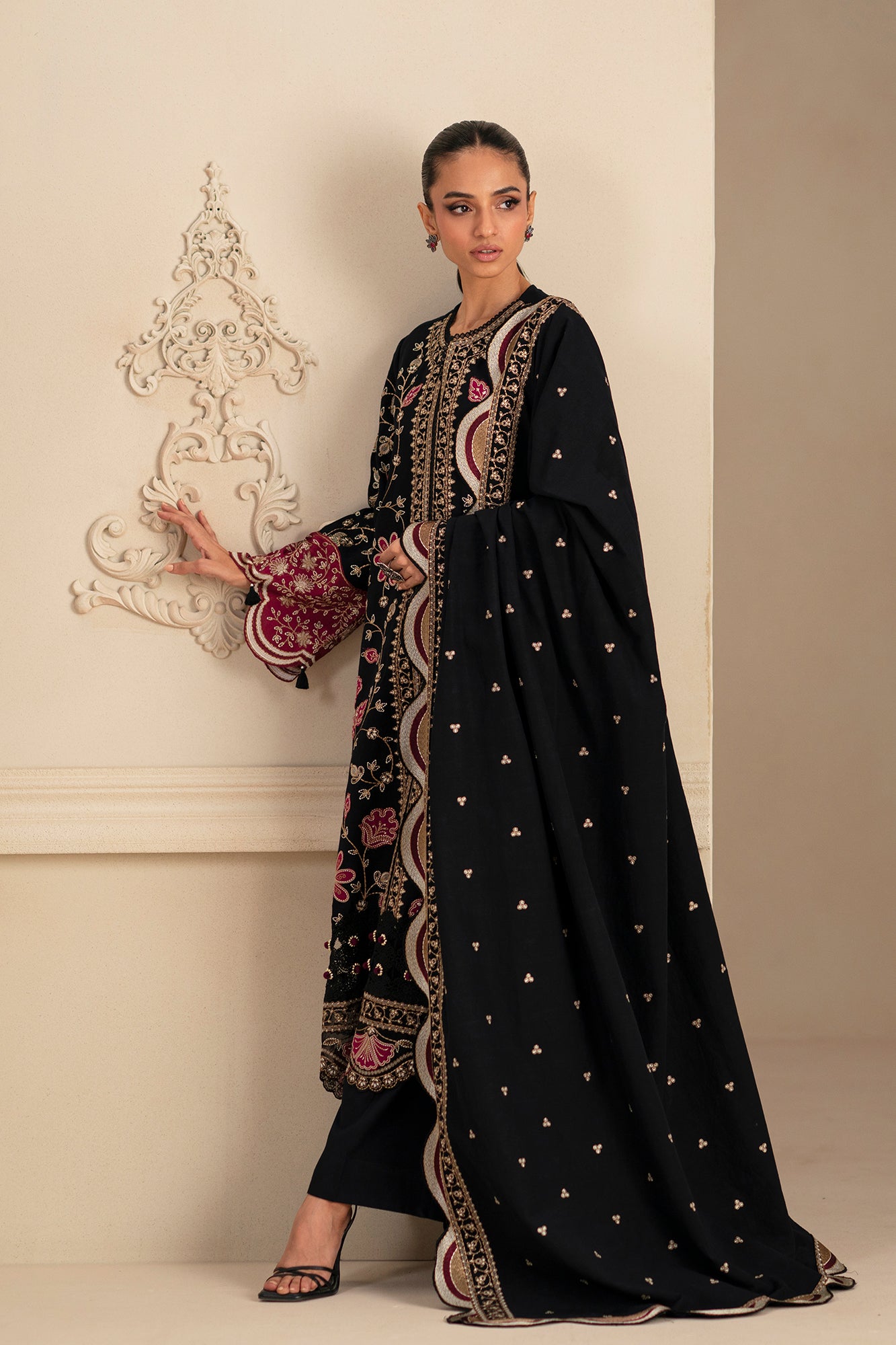 EMBROIDERED SUIT (E0784/203/902)