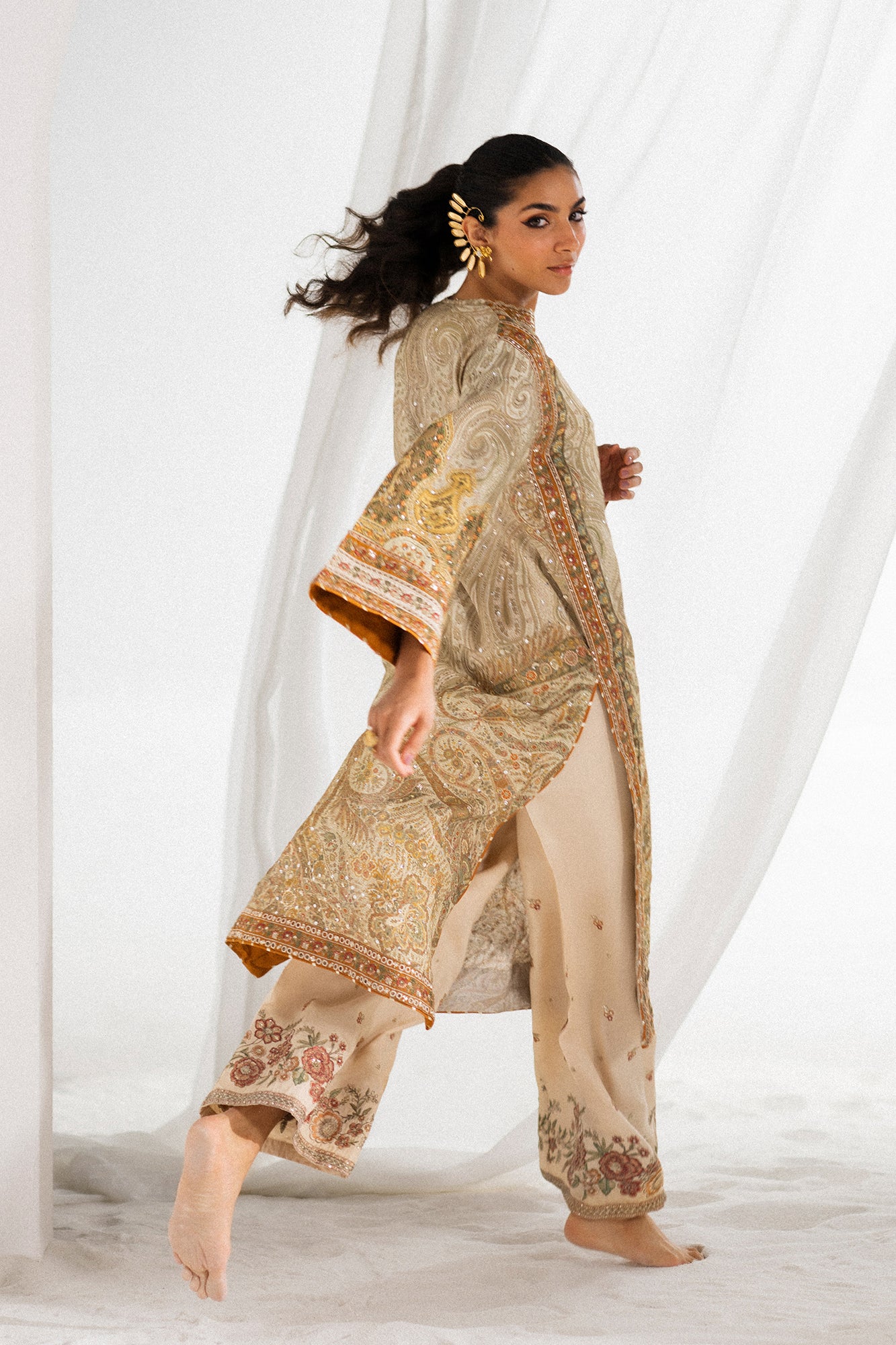 EMBROIDERED SUIT (E0810/104/112)