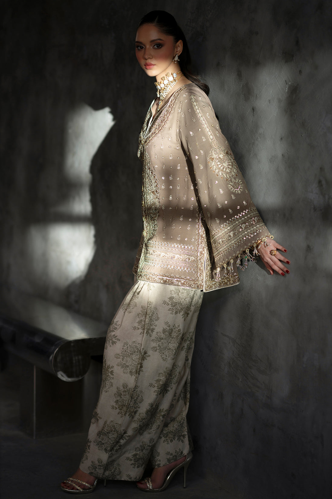 EMBROIDERED SUIT (E1085/104/118)
