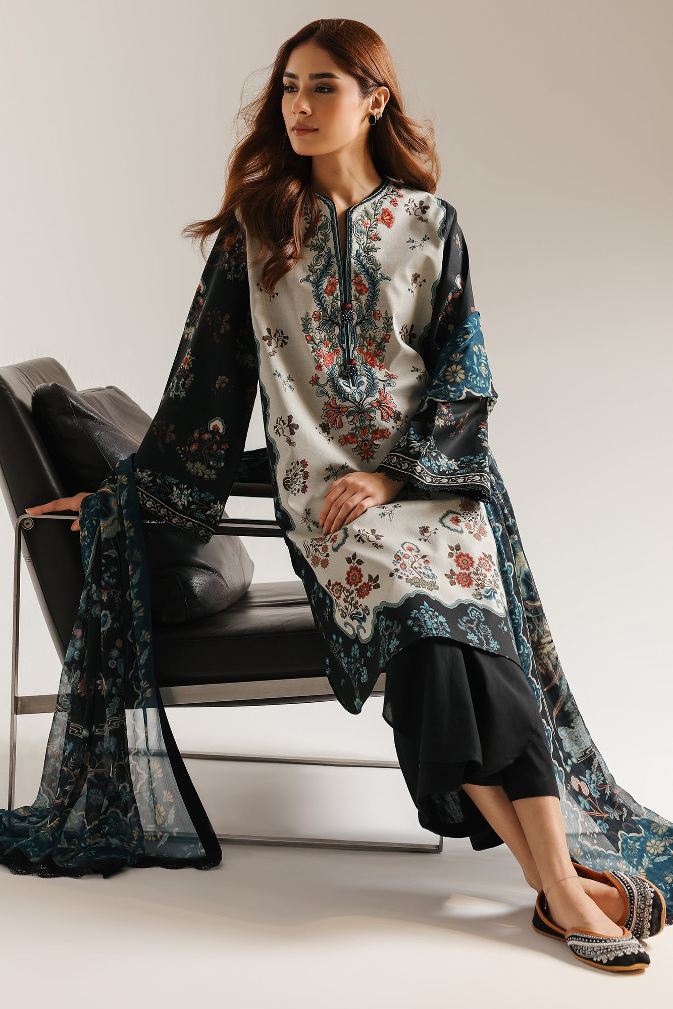 EMBROIDERED SUIT (E1007/203/902)