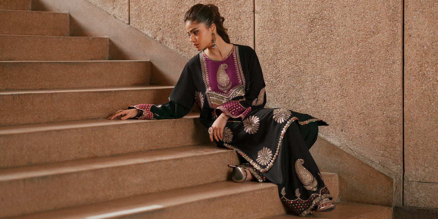 EMBROIDERED SUIT (E1022/104/902)