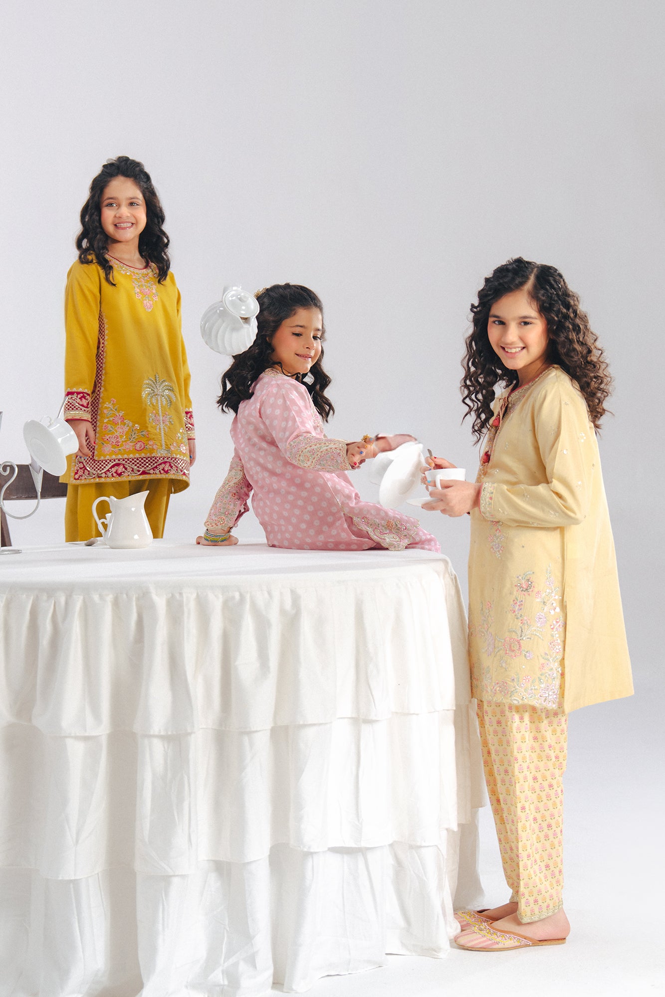 EMBROIDERED SUIT (E0901/404/115 E0901/304/115)