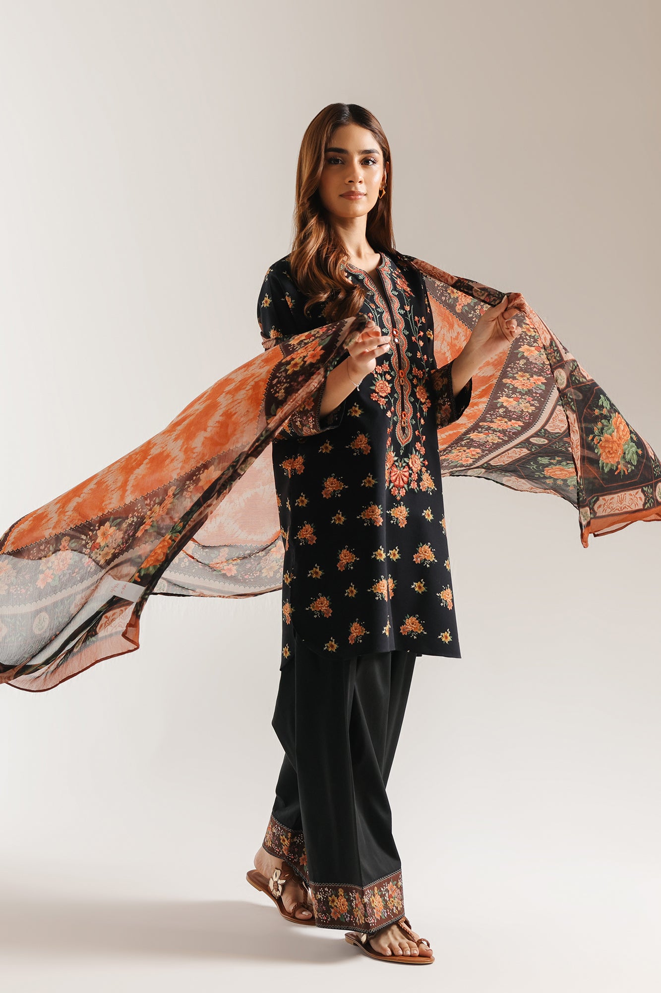 EMBROIDERED SUIT (E0833/203/902)
