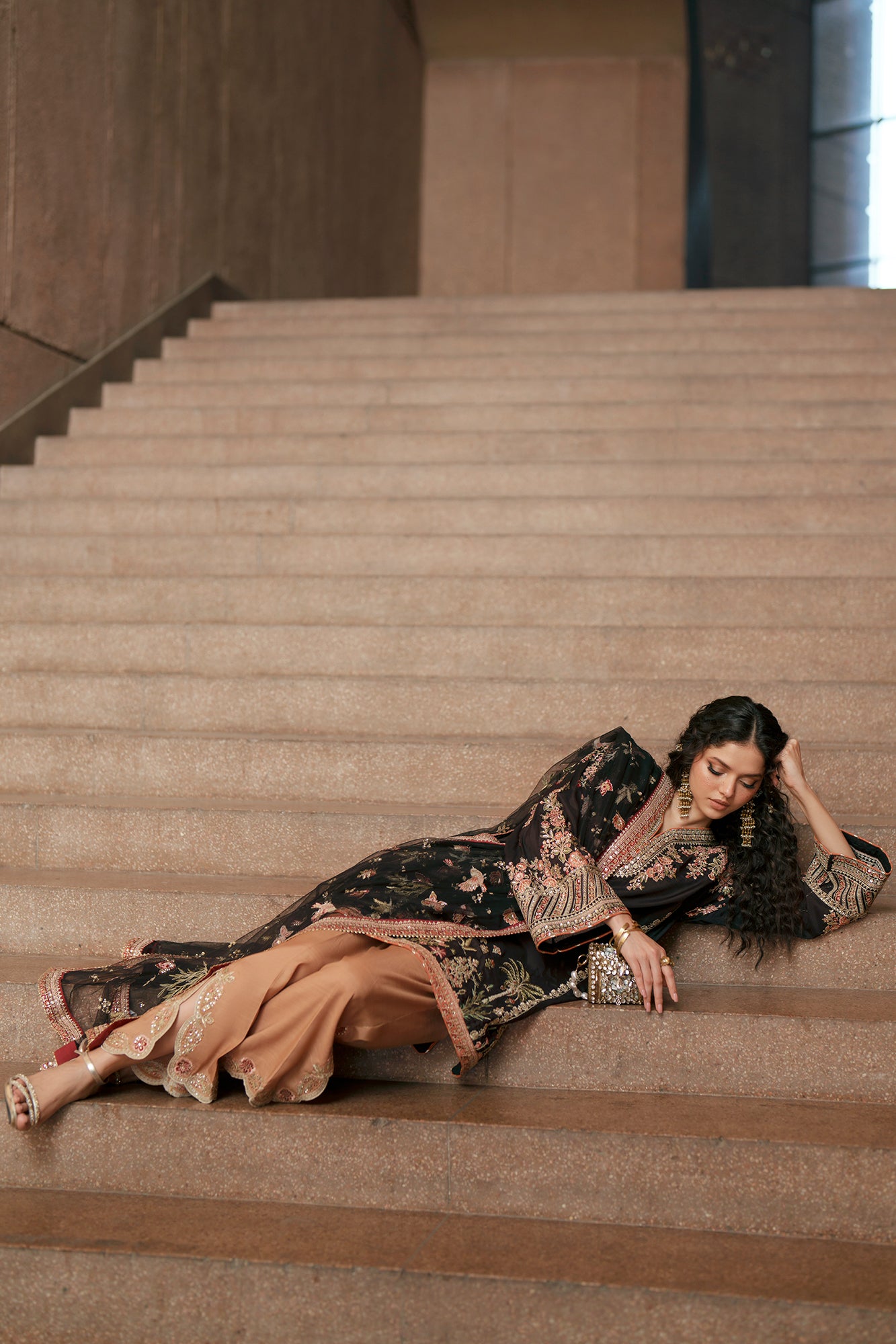 EMBROIDERED SUIT (E1029/104/902)