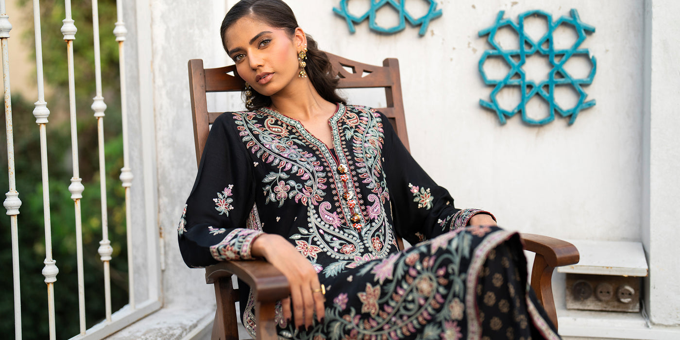 EMBROIDERED SUIT (E0819/104/902)