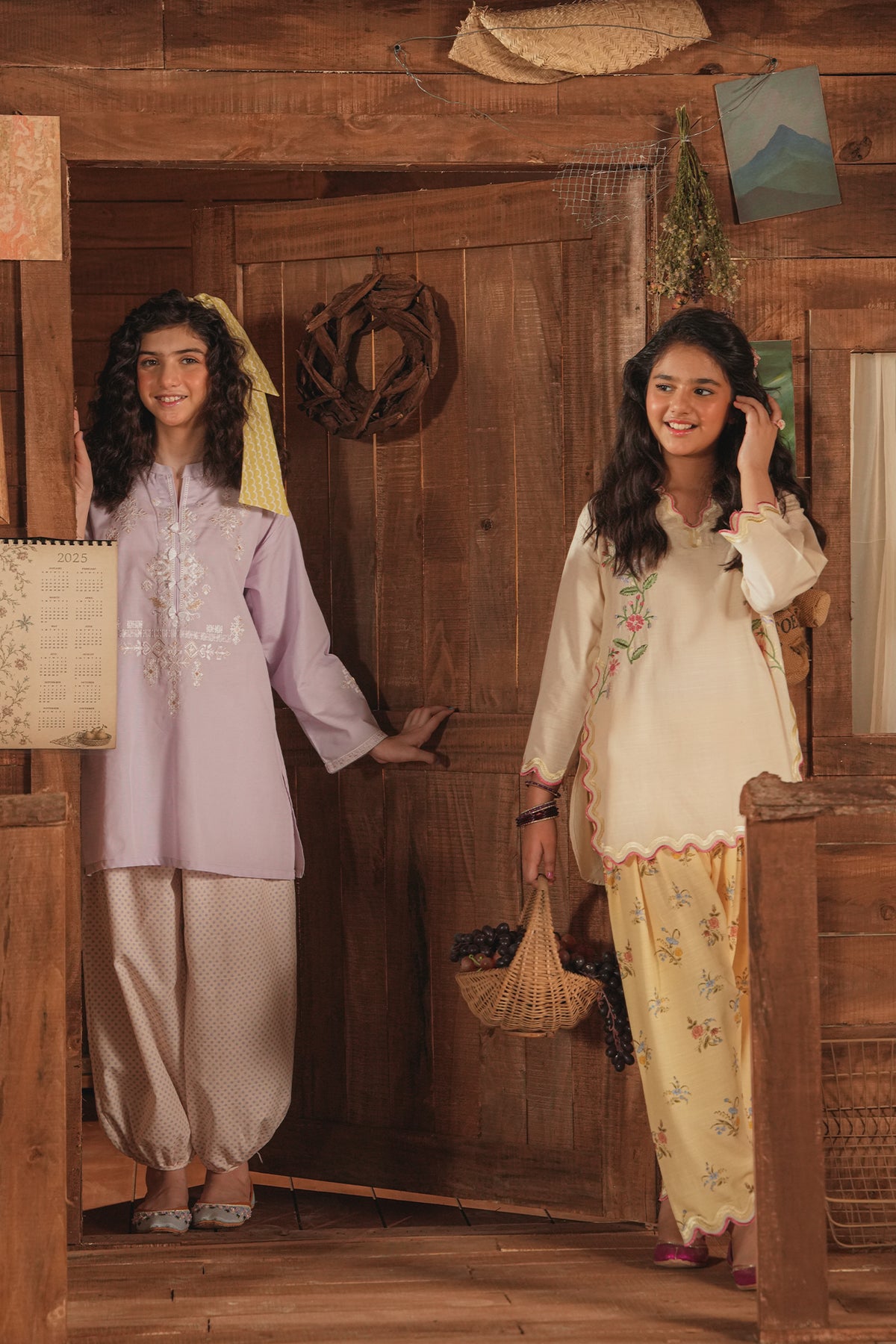 EMBROIDERED SUIT (E1822-402-226 E1822-302-226)