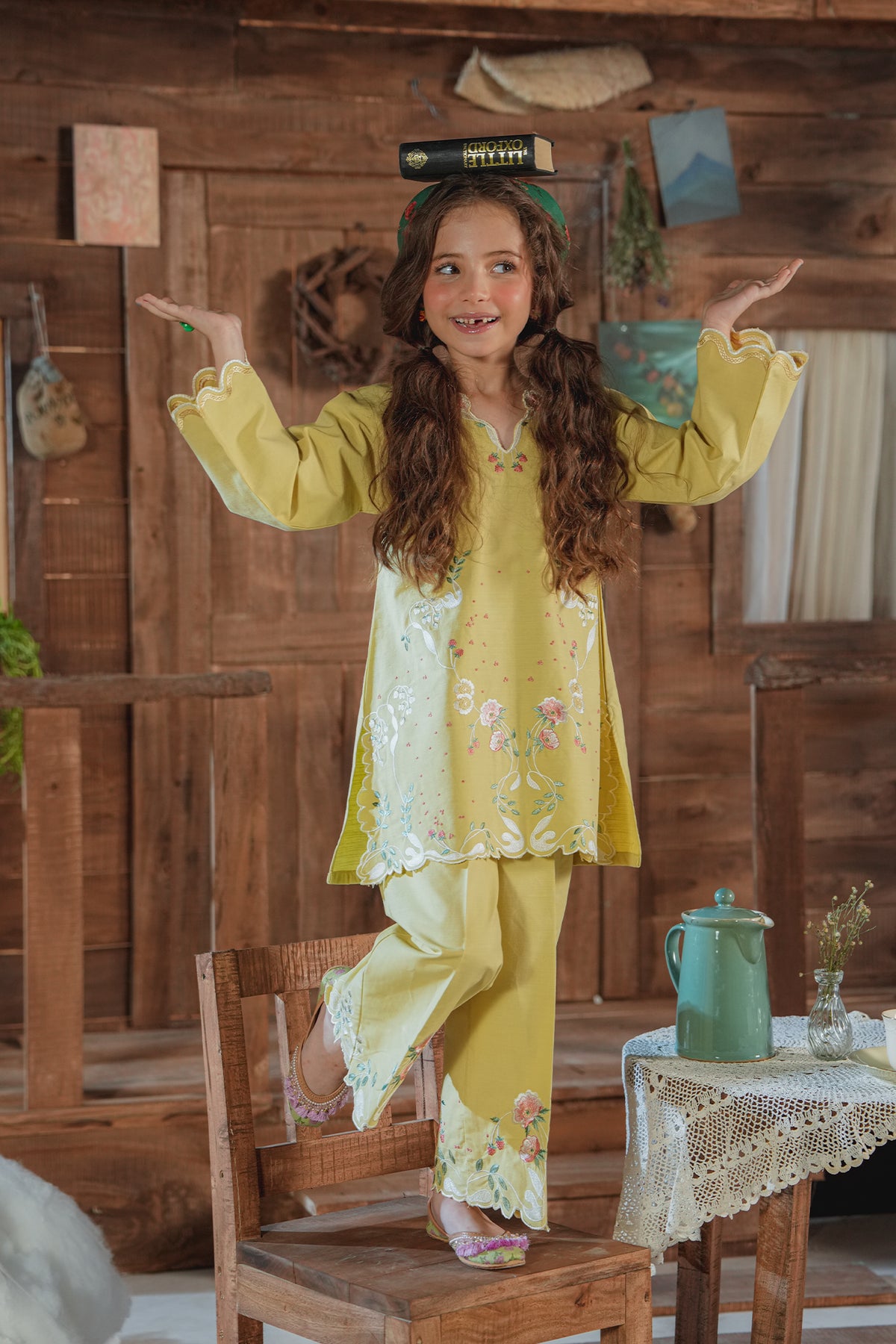 EMBROIDERED SUIT (E1815-402-112 E1815-302-112)