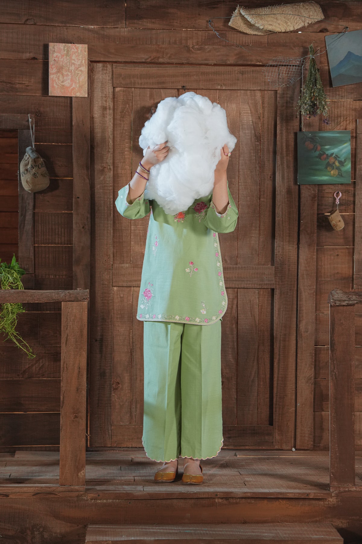 EMBROIDERED SUIT (E1823-402-130 E1823-302-130)