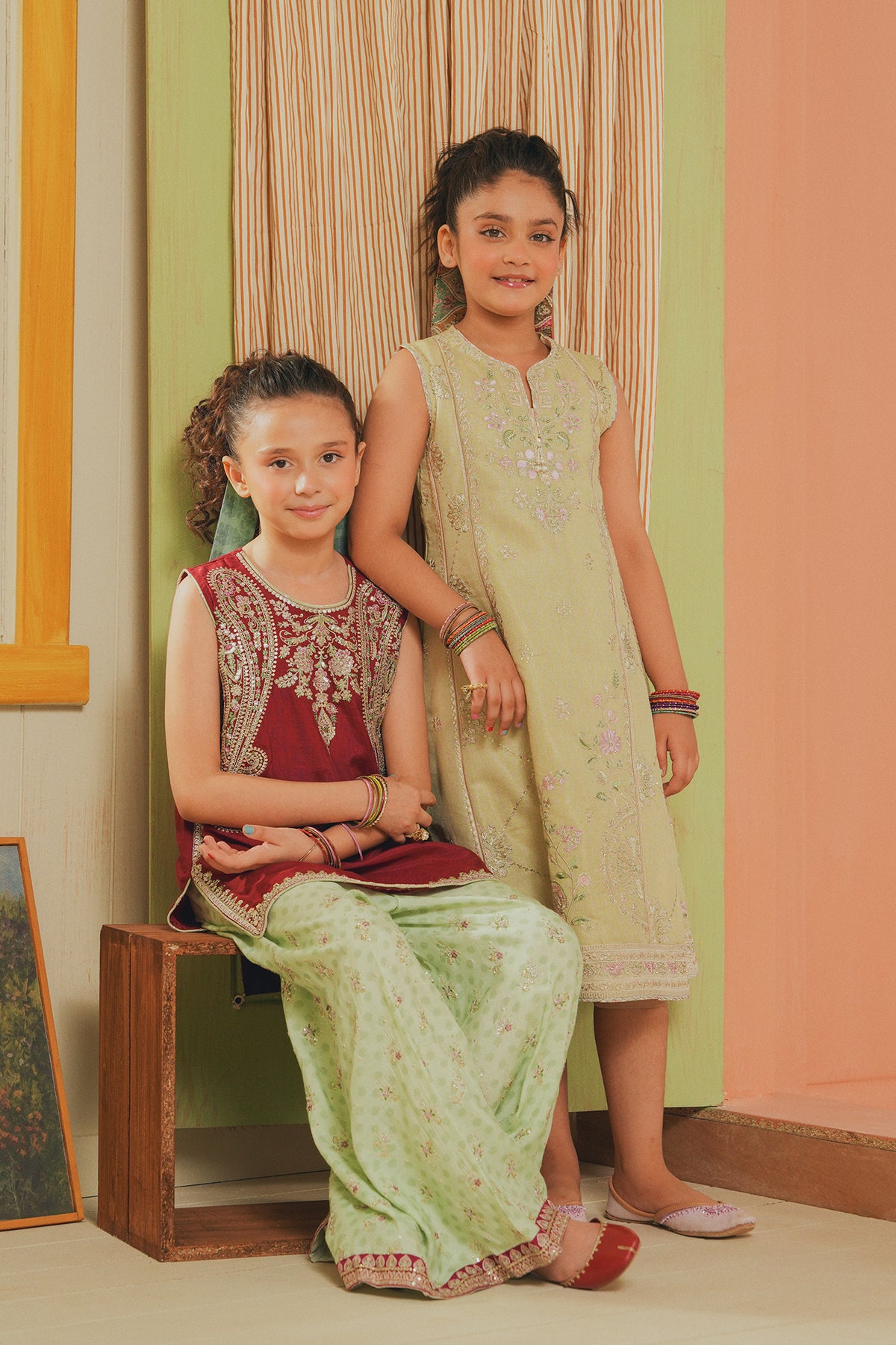 EMBROIDERED DRESS (E1051/404/129 E1051/304/129)