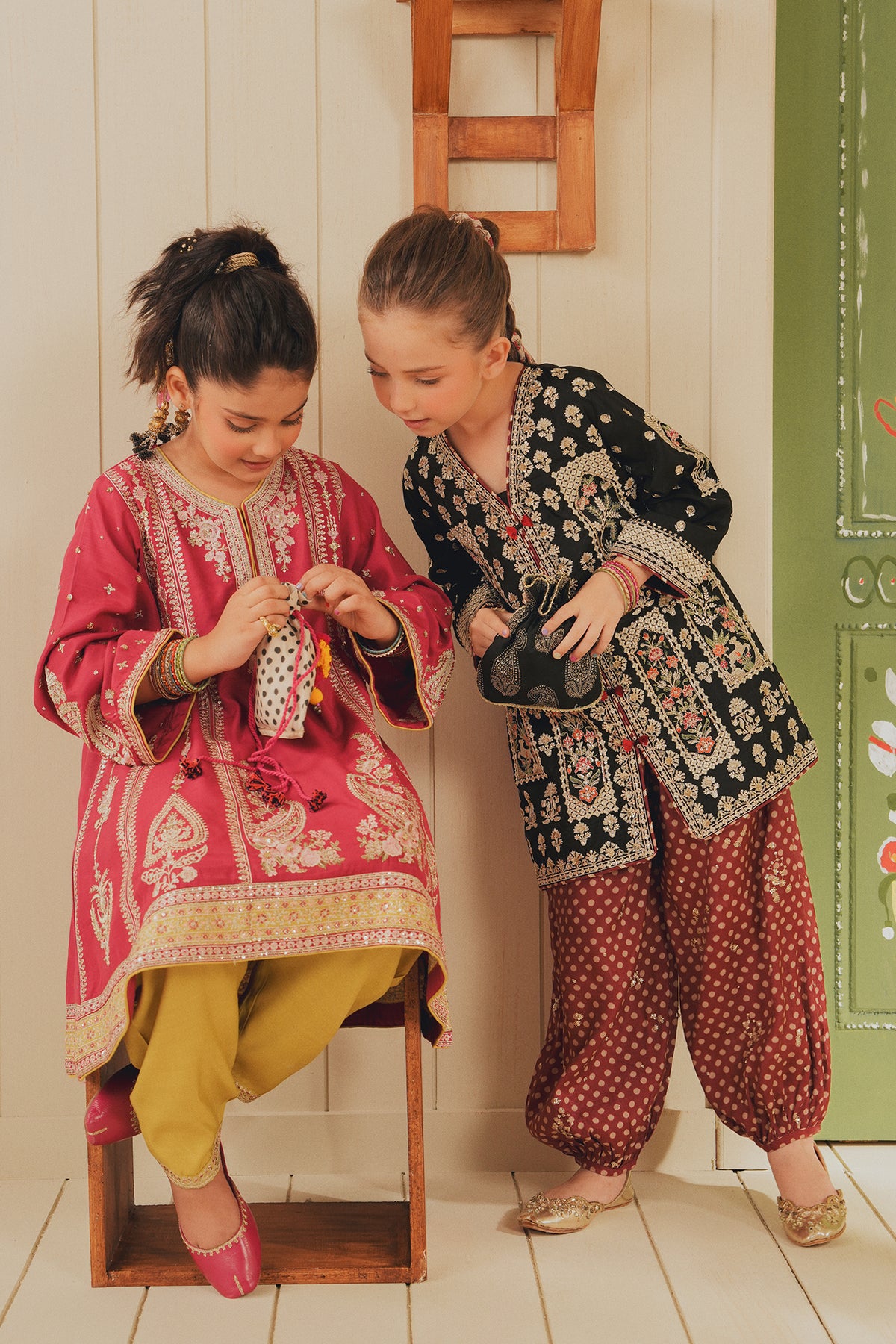 EMBROIDERED SUIT (E1072-404-902 E1072-304-902)