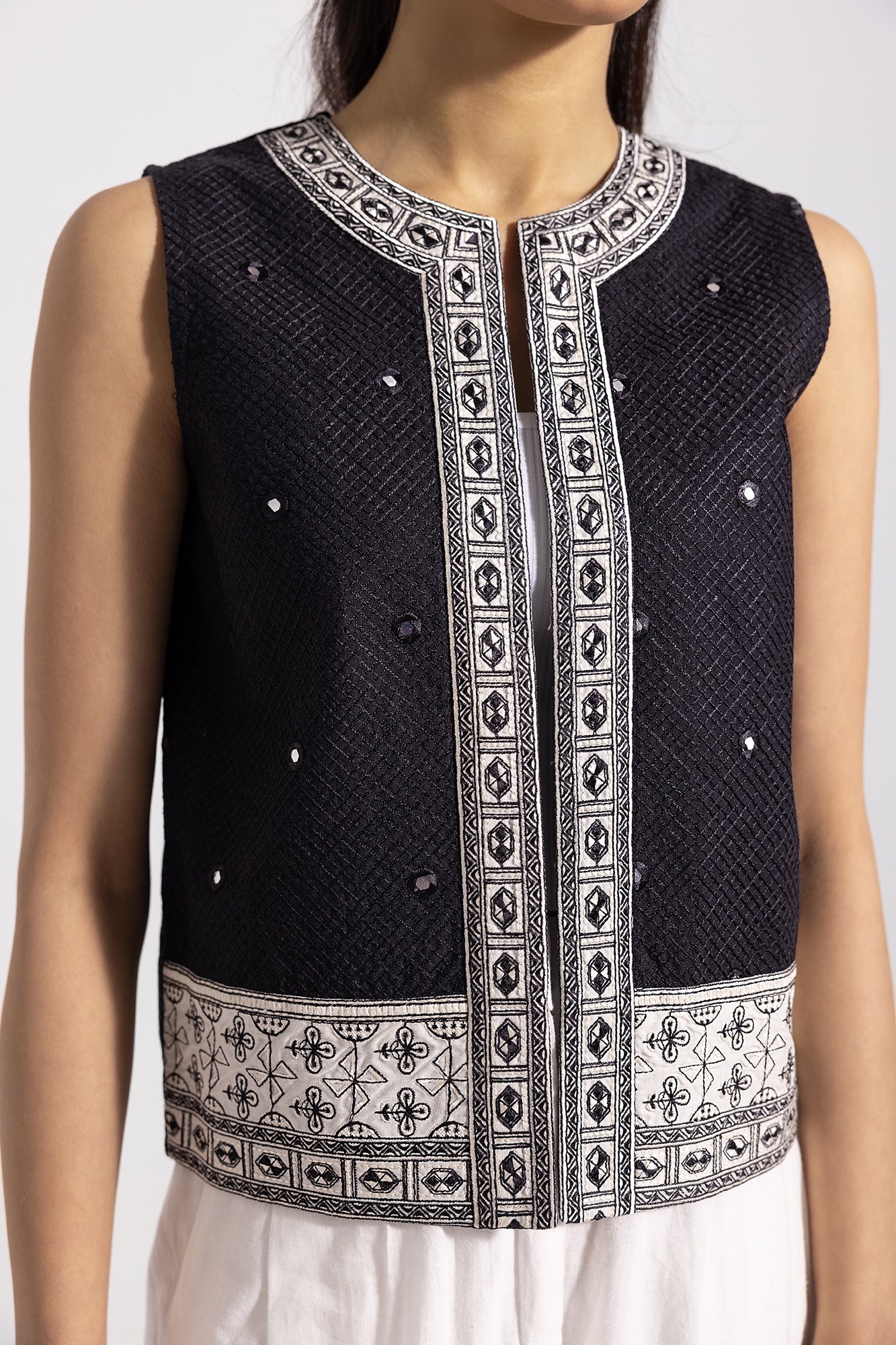 EMBROIDERED WAISTCOAT (E0012/119/902)