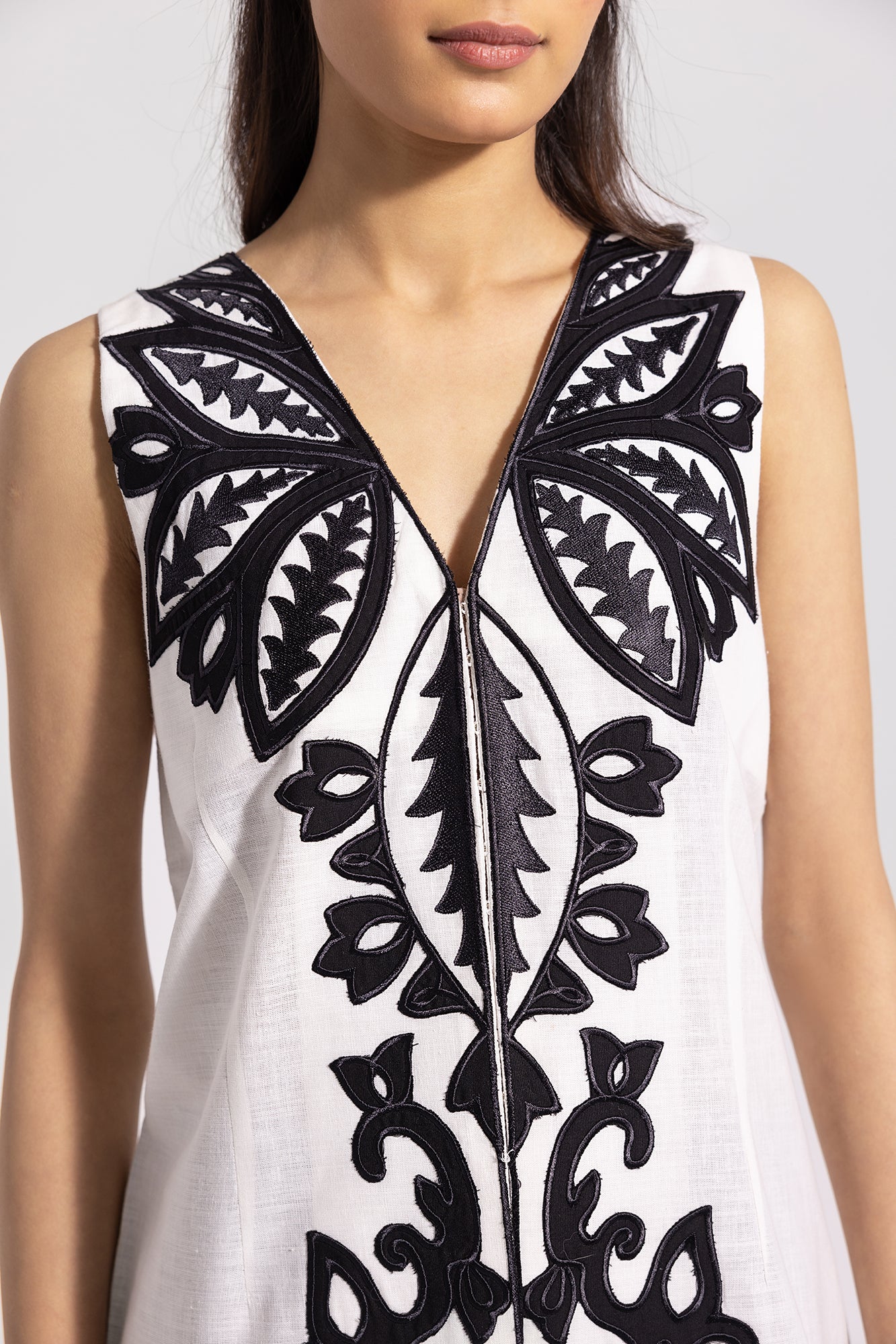 EMBROIDERED TOP (E0021/119/002)