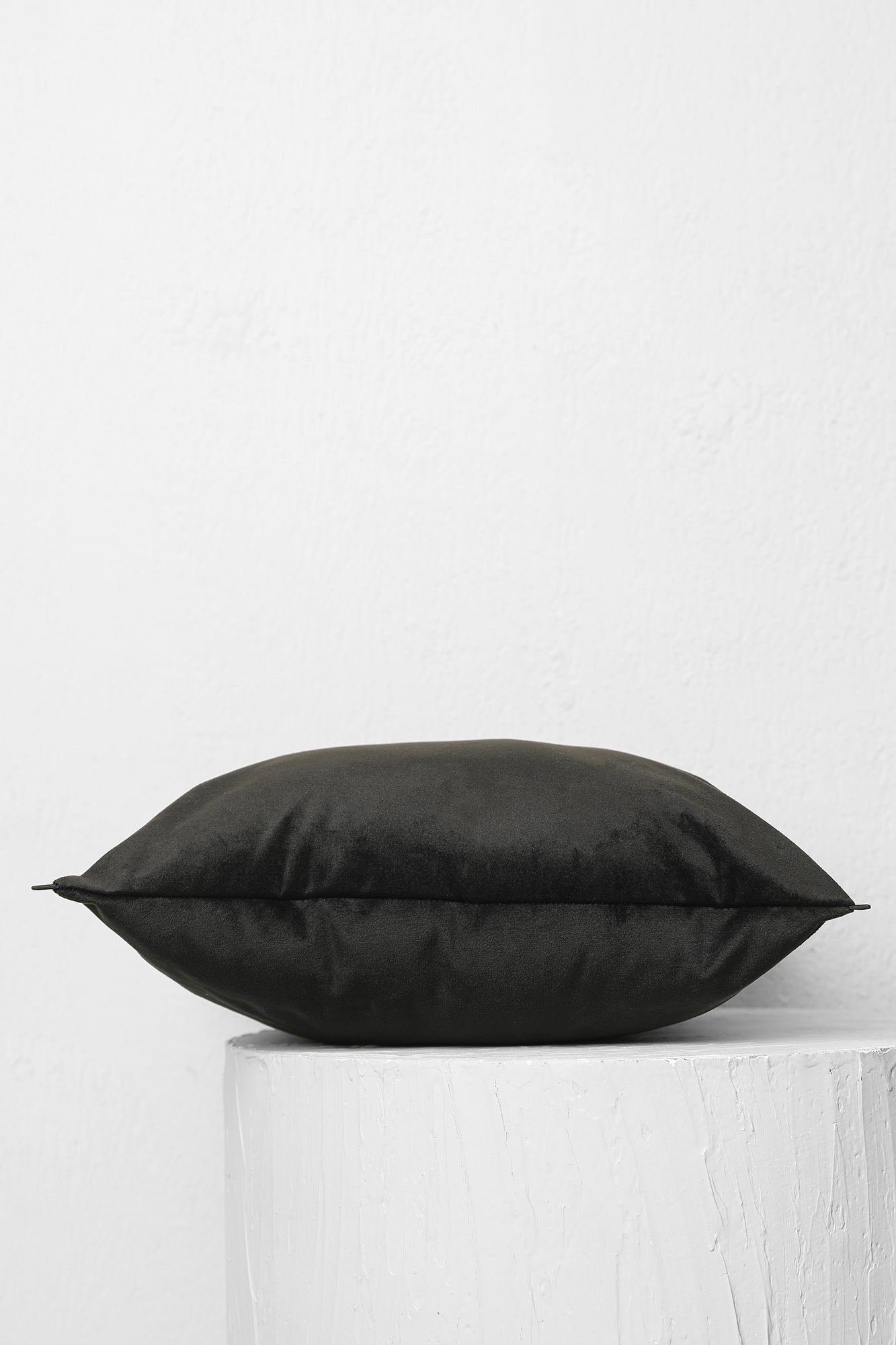 VELVET CUSHION COVER (E0140/118/901)