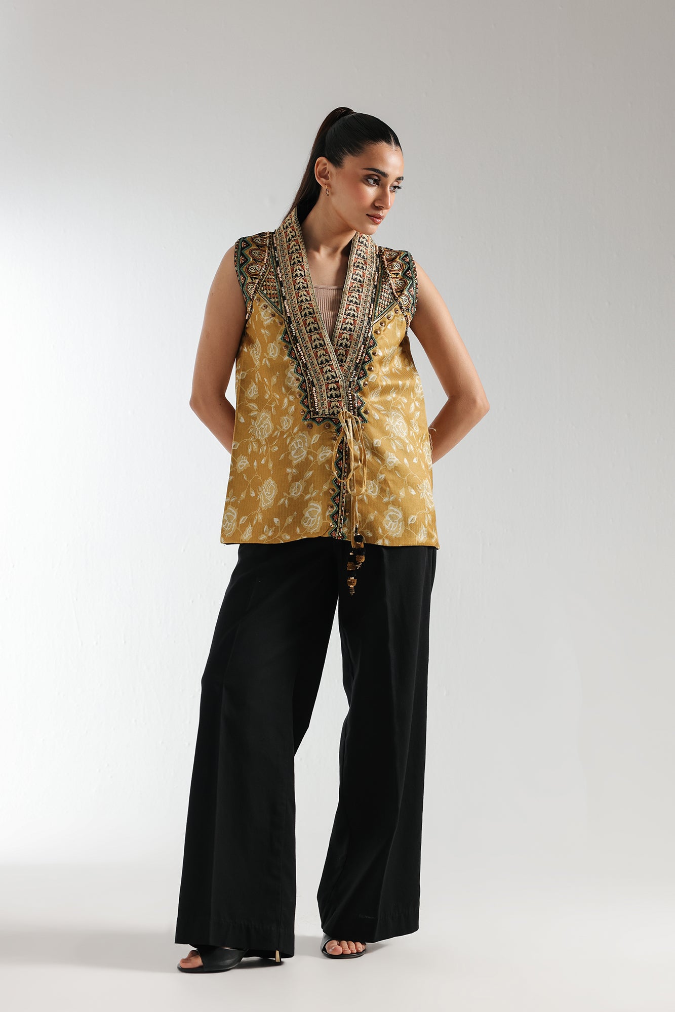 EMBROIDERED TOP (E0217/119/104)