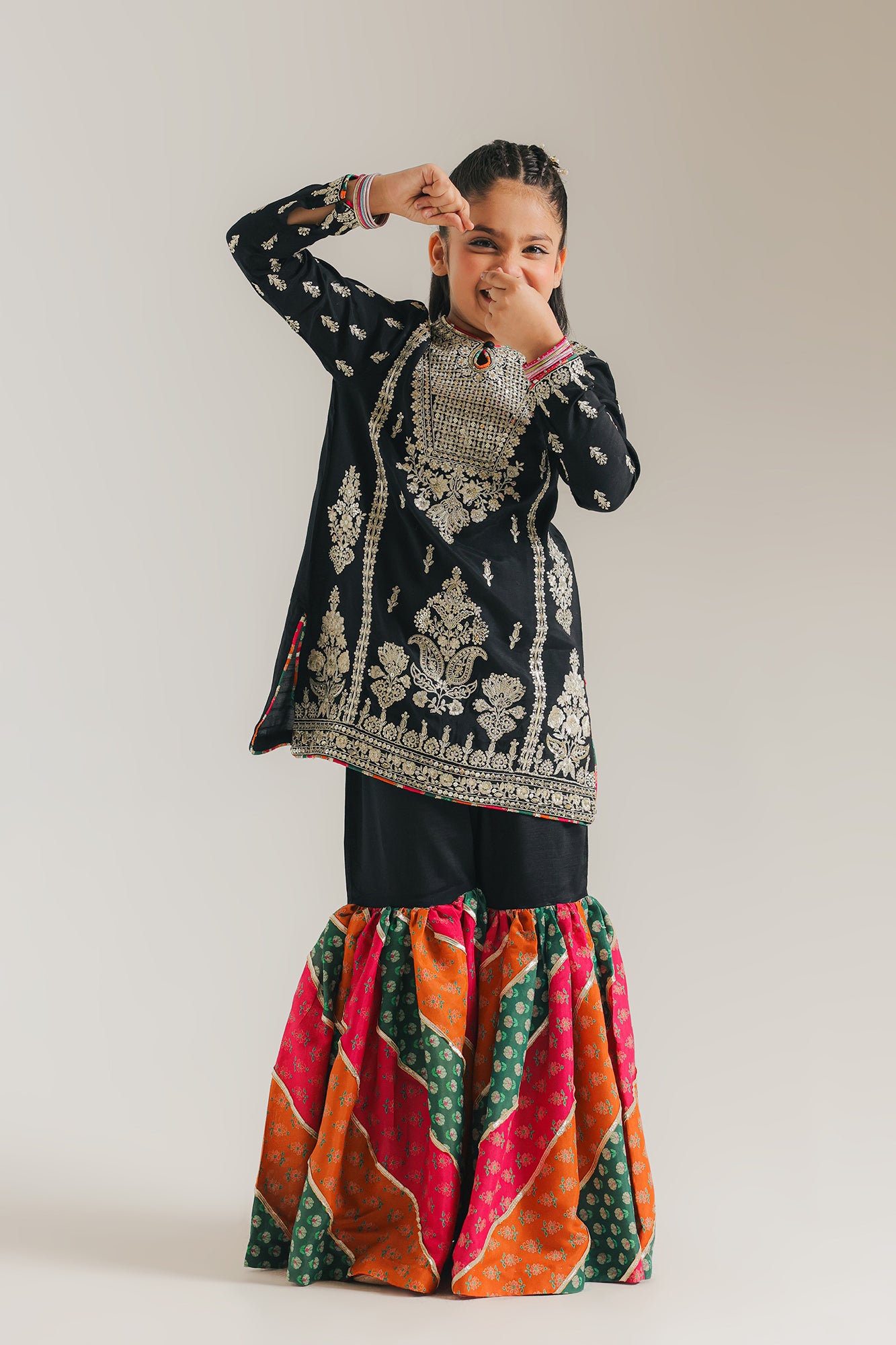 EMBROIDERED SUIT (E0251/415/901 E0251/315/901)