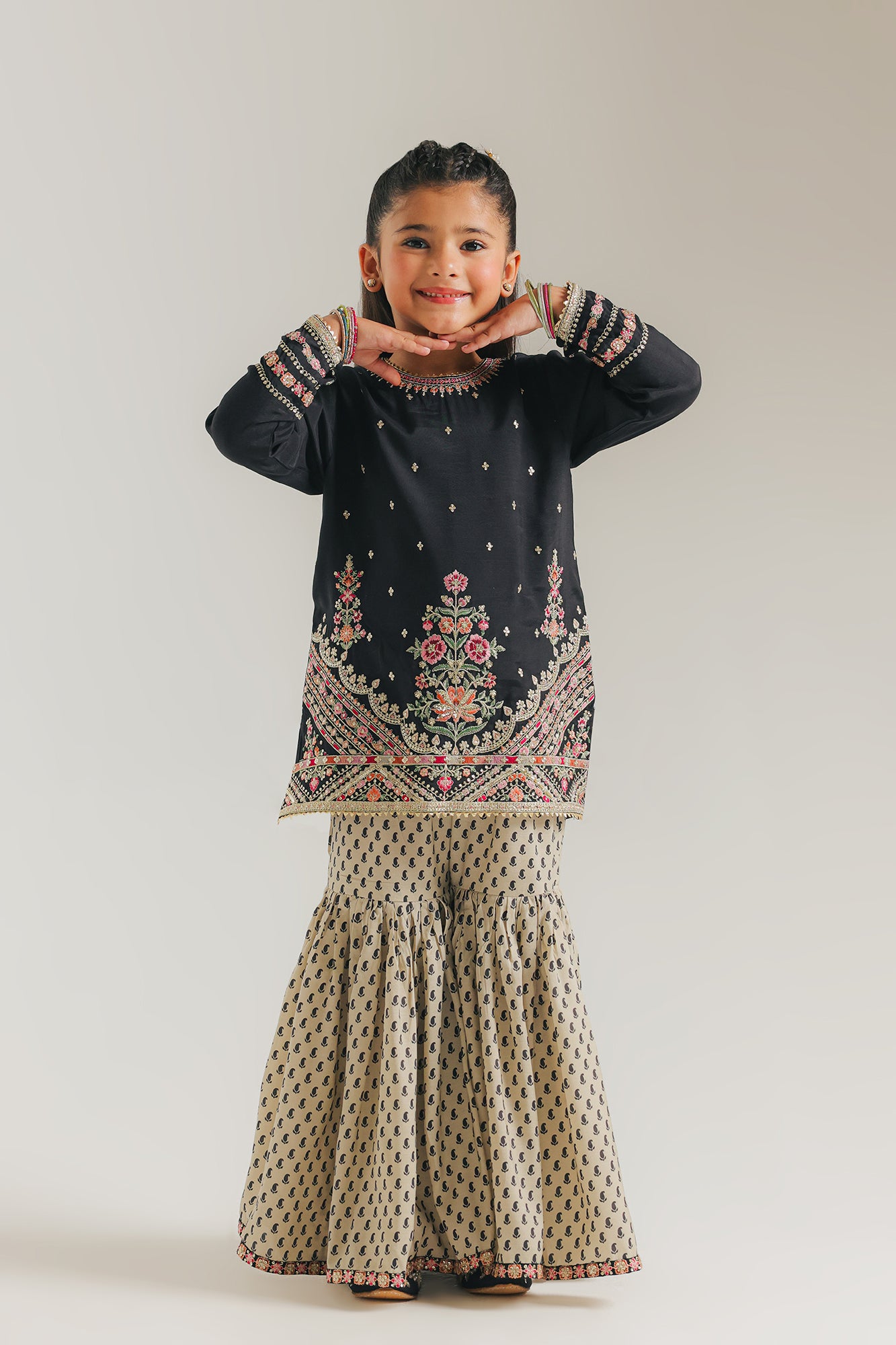 EMBROIDERED SUIT (E0304/415/901 E0304/315/901)