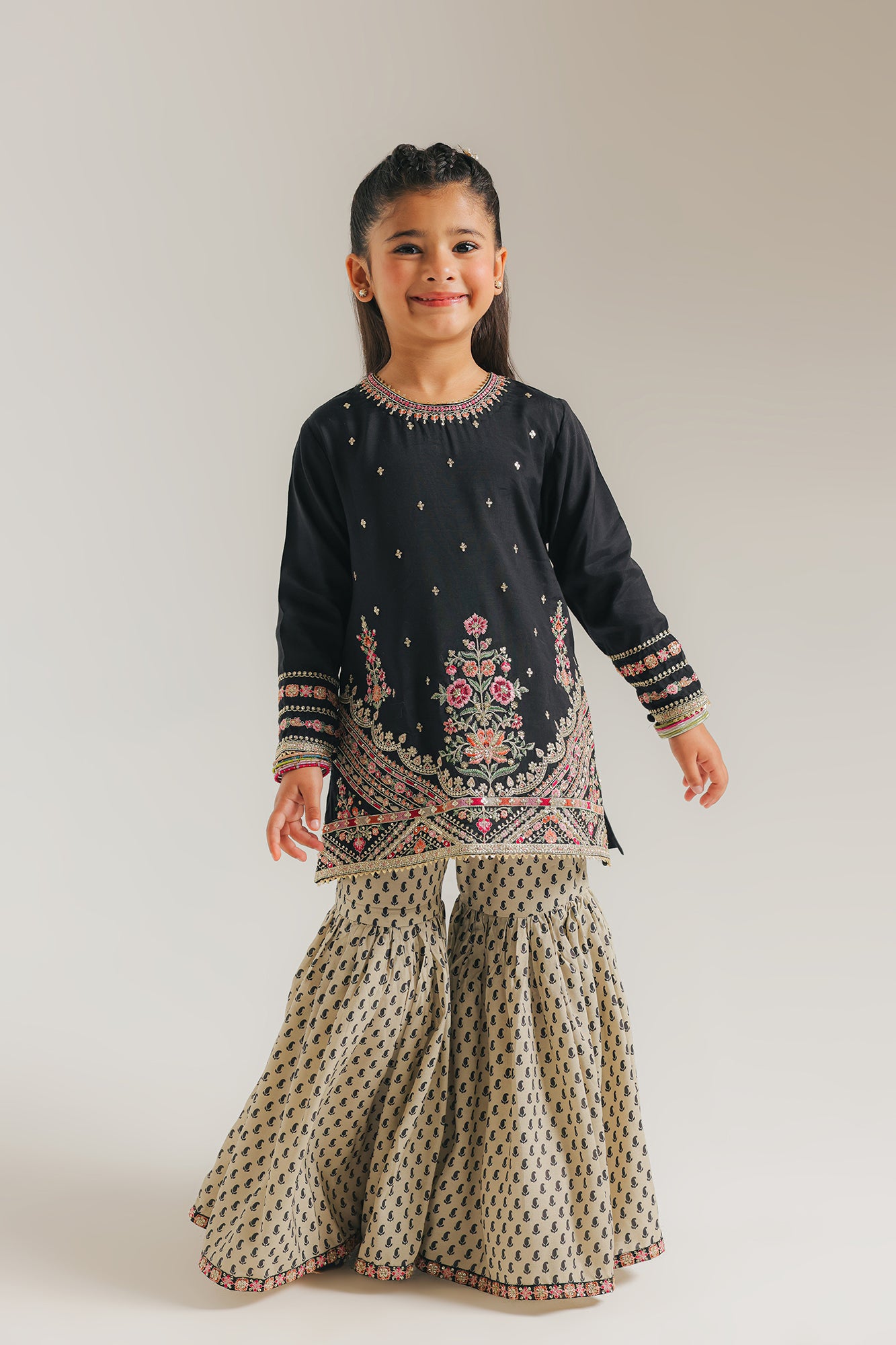 EMBROIDERED SUIT (E0304/415/901 E0304/315/901)