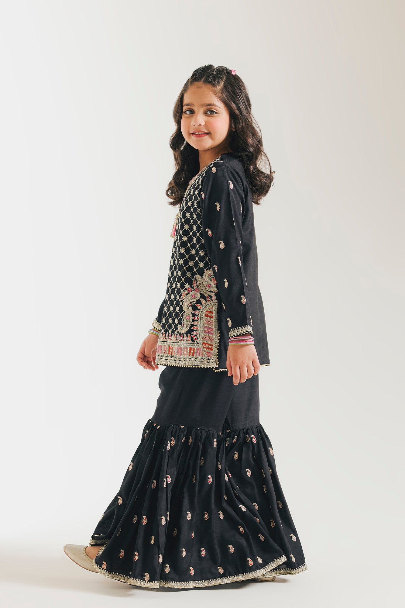 EMBROIDERED SUIT (E0307/415/901 E0307/315/901)