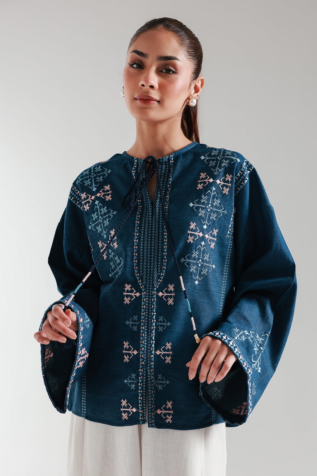 EMBROIDERED TOP (E0426/101/618)