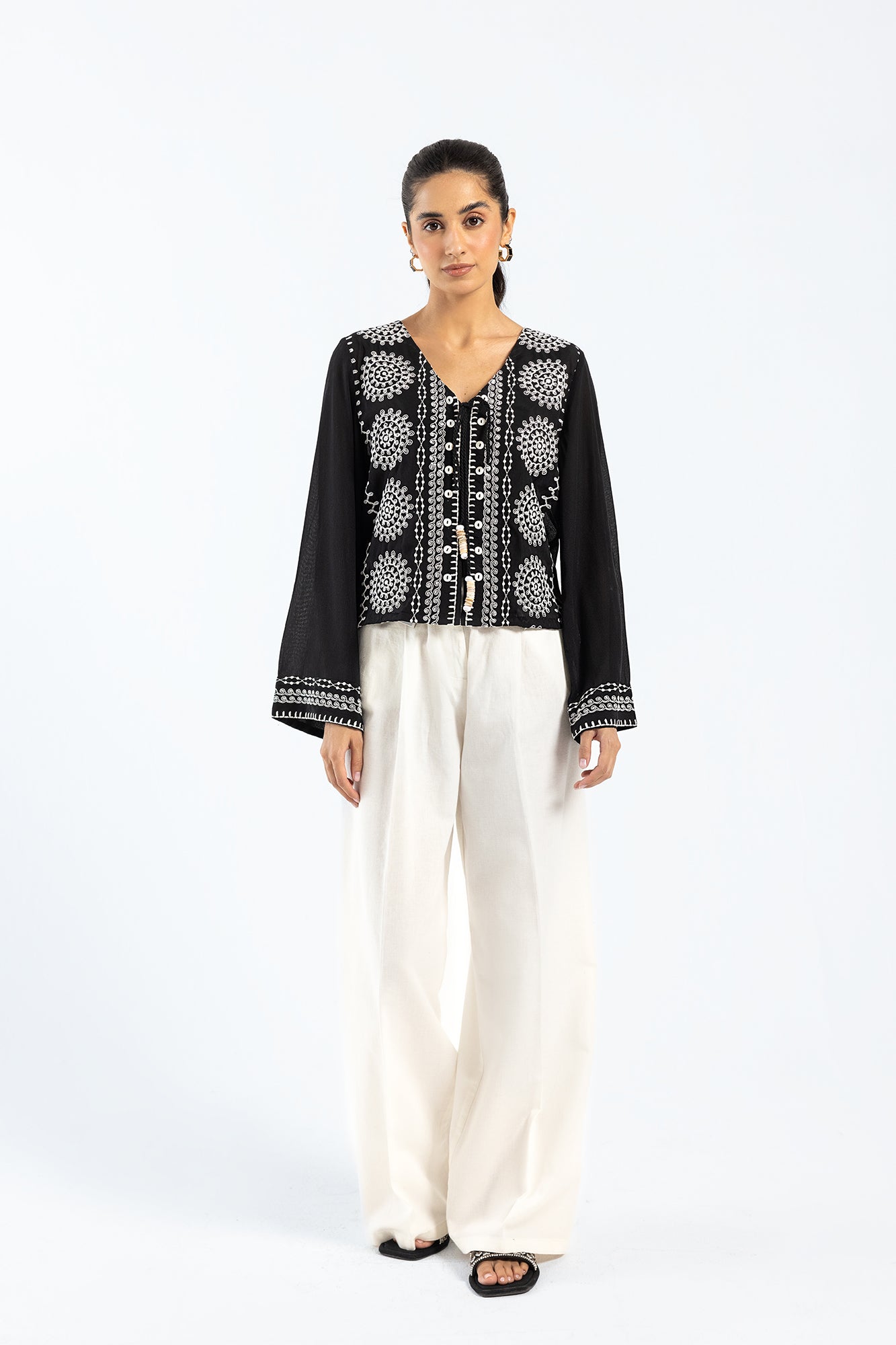 EMBROIDERED TOP (E0437/101/902)