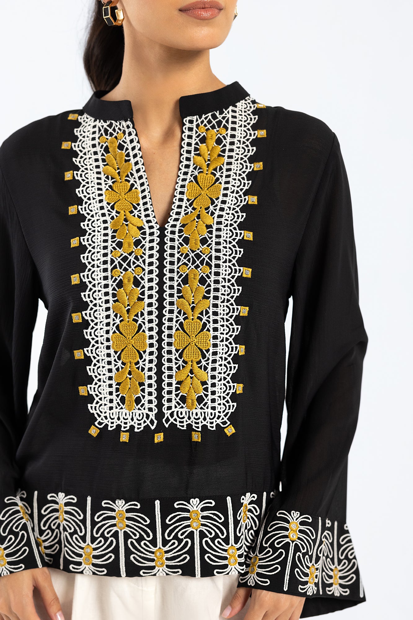 EMBROIDERED TOP (E0438/101/902)