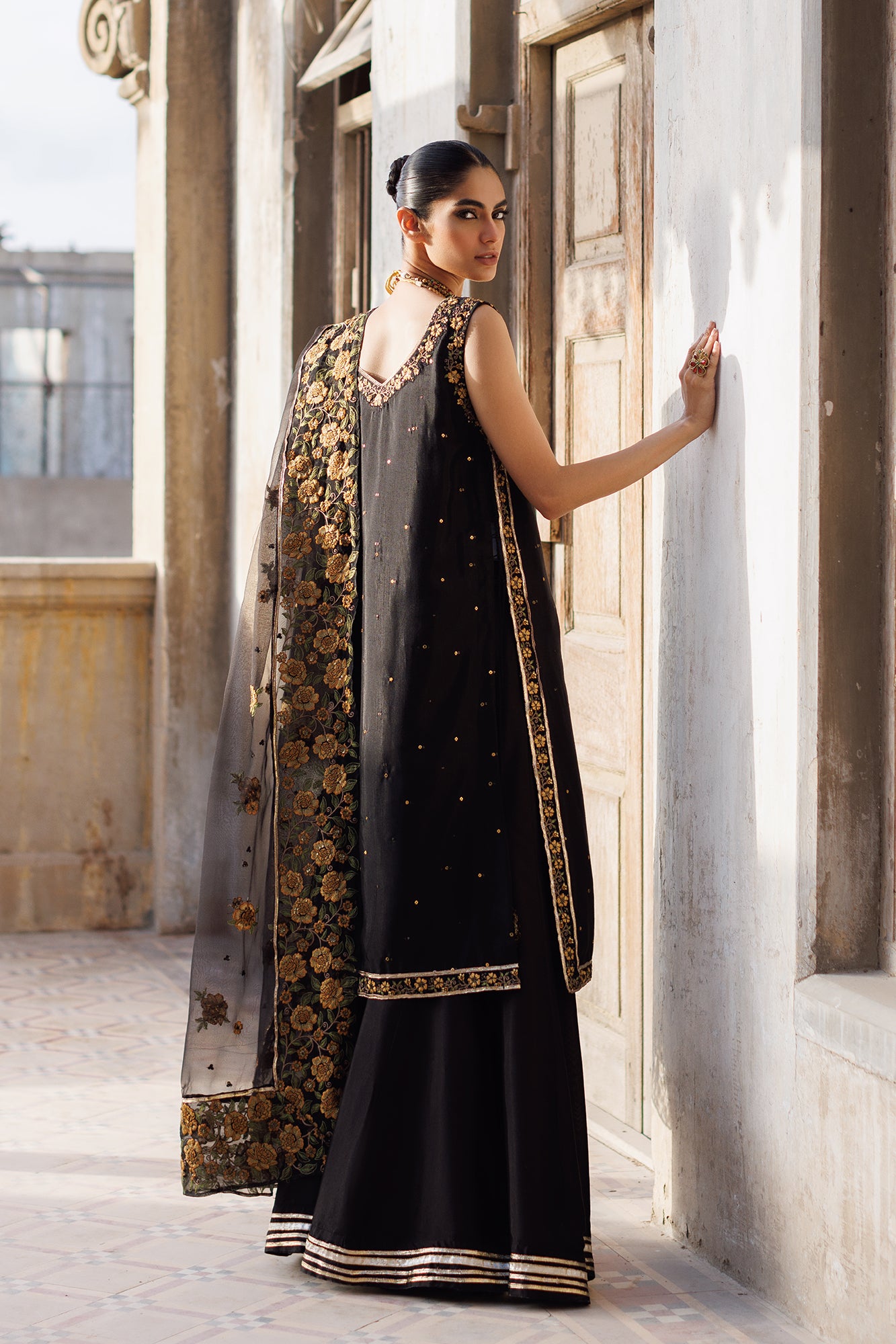 EMBROIDERED SUIT (E0446/105/902)