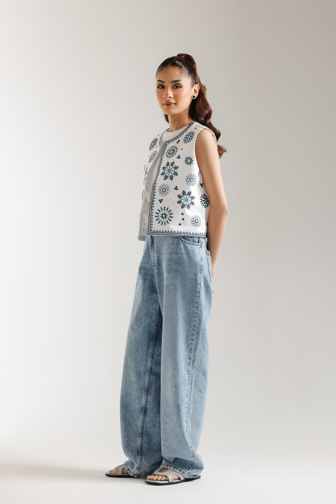 EMBROIDERED WAISTCOAT (E0507/101/004)