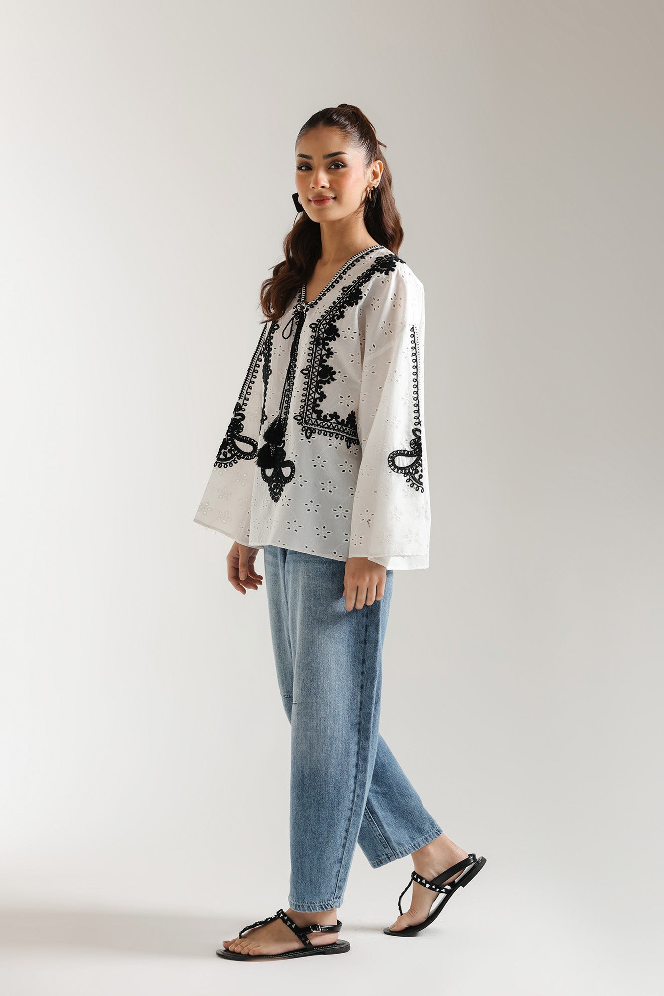 EMBROIDERED TOP (E0509/101/001)