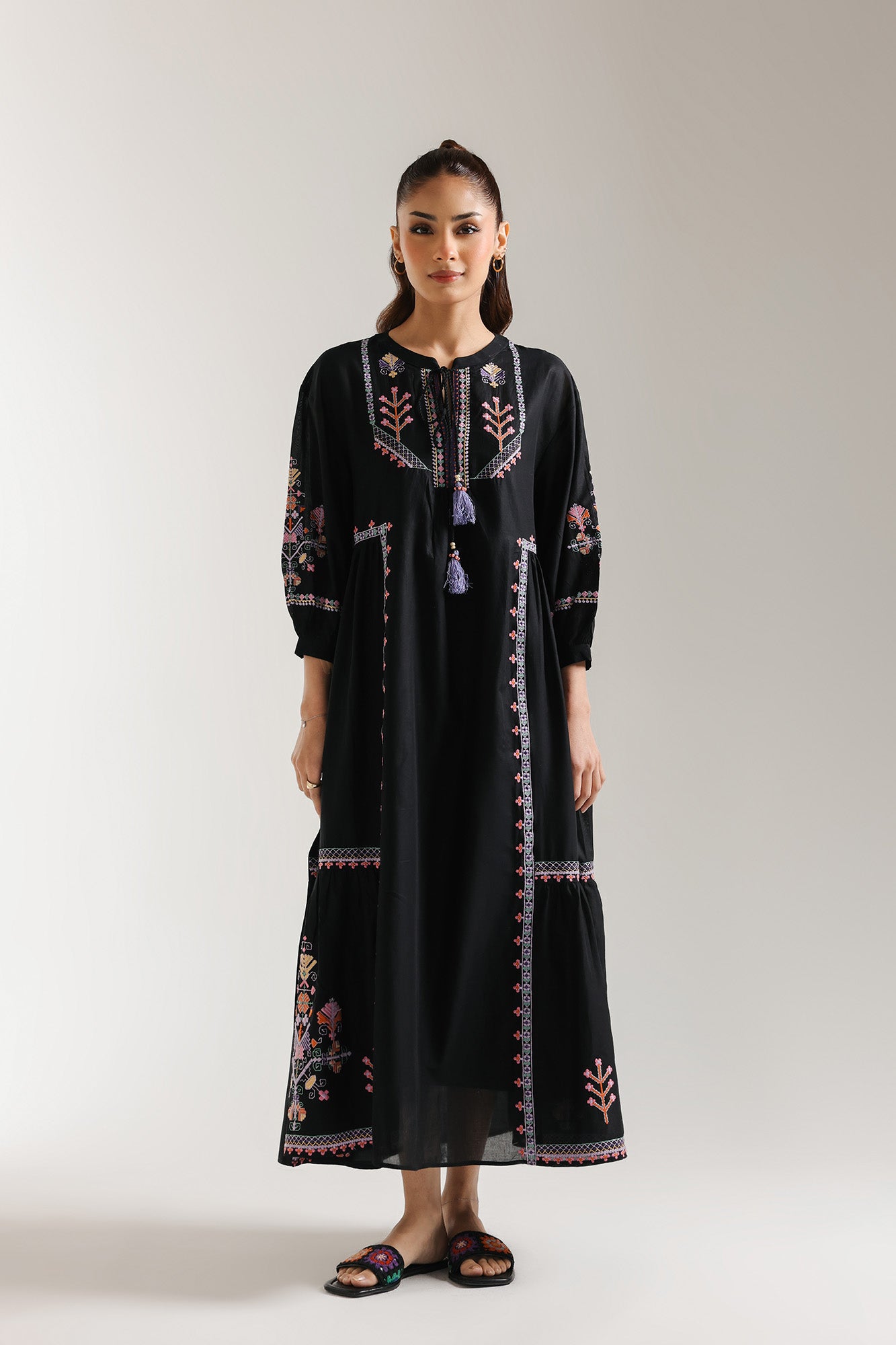 EMBROIDERED DRESS (E0514/101/902)