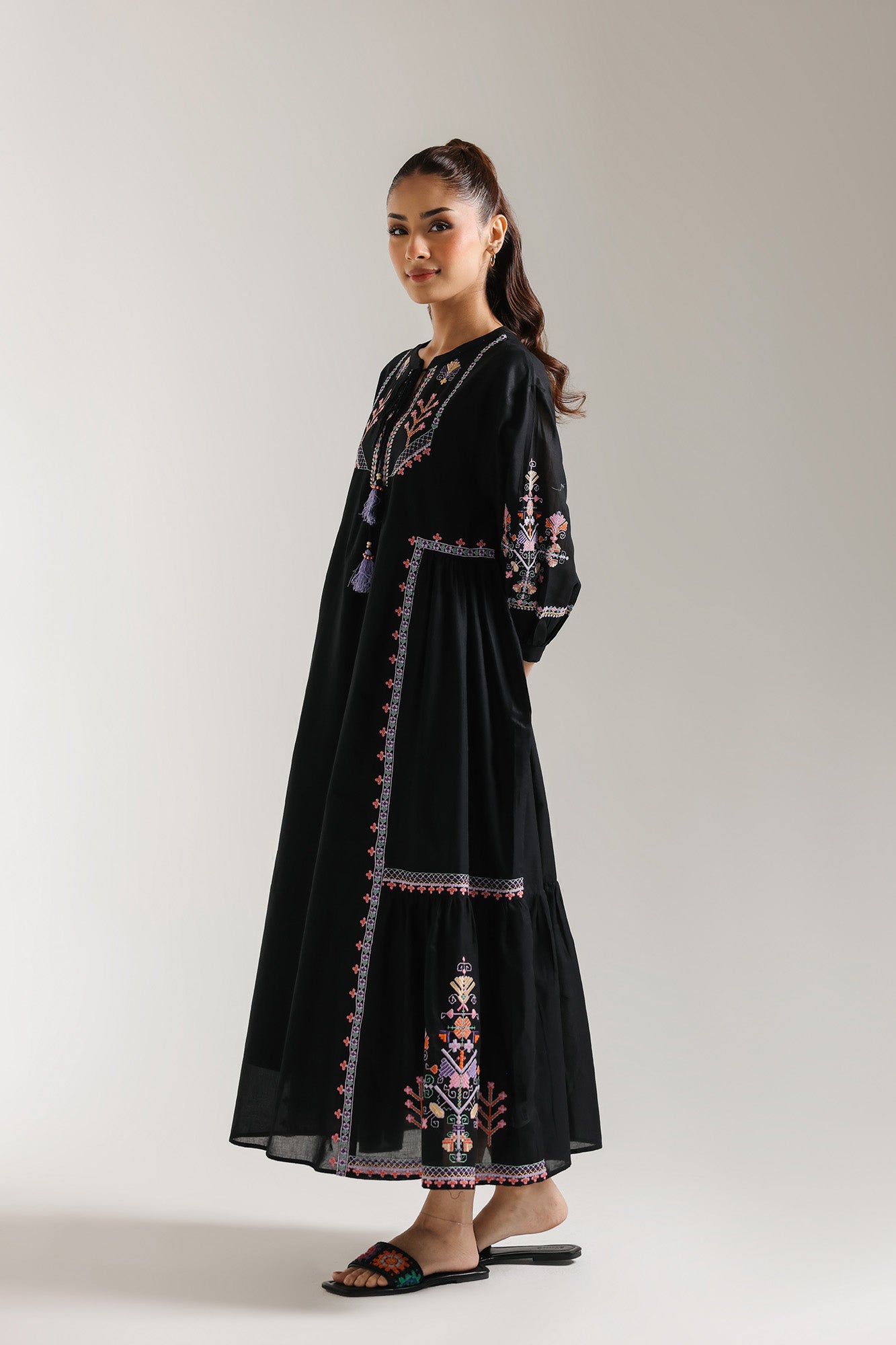 EMBROIDERED DRESS (E0514/101/902)