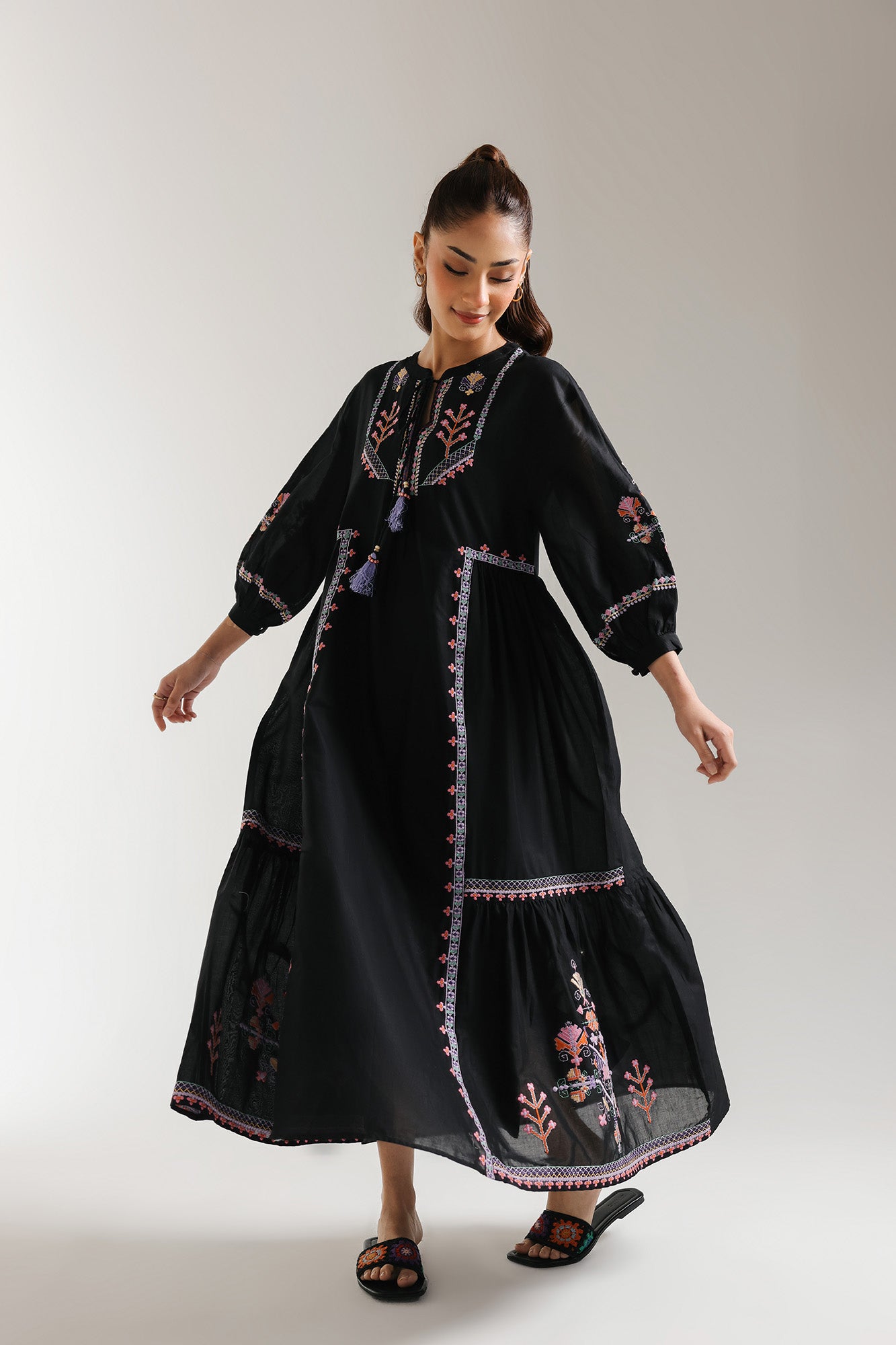 EMBROIDERED DRESS (E0514/101/902)