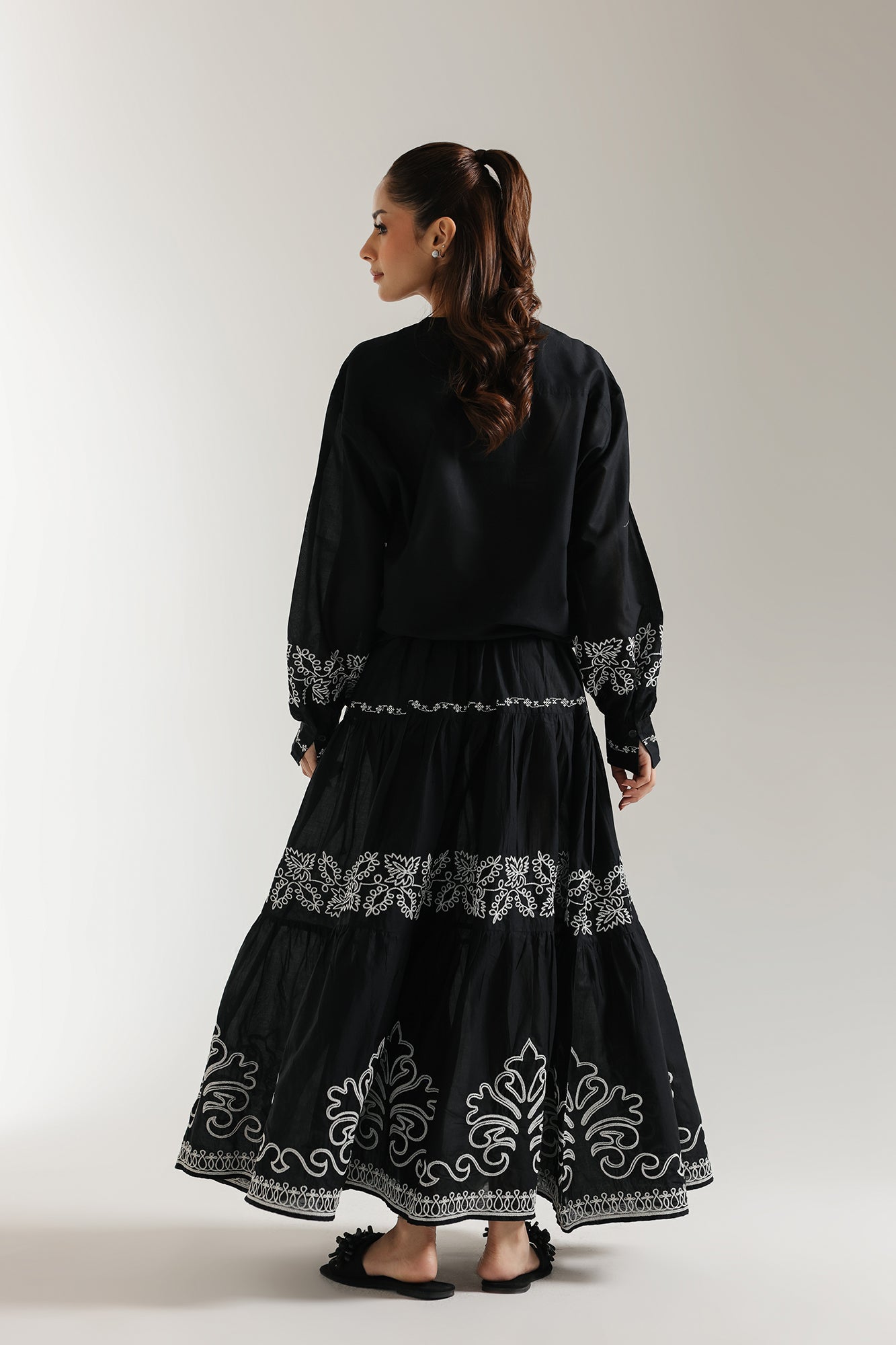 EMBROIDERED SUIT (E0516/101/902)