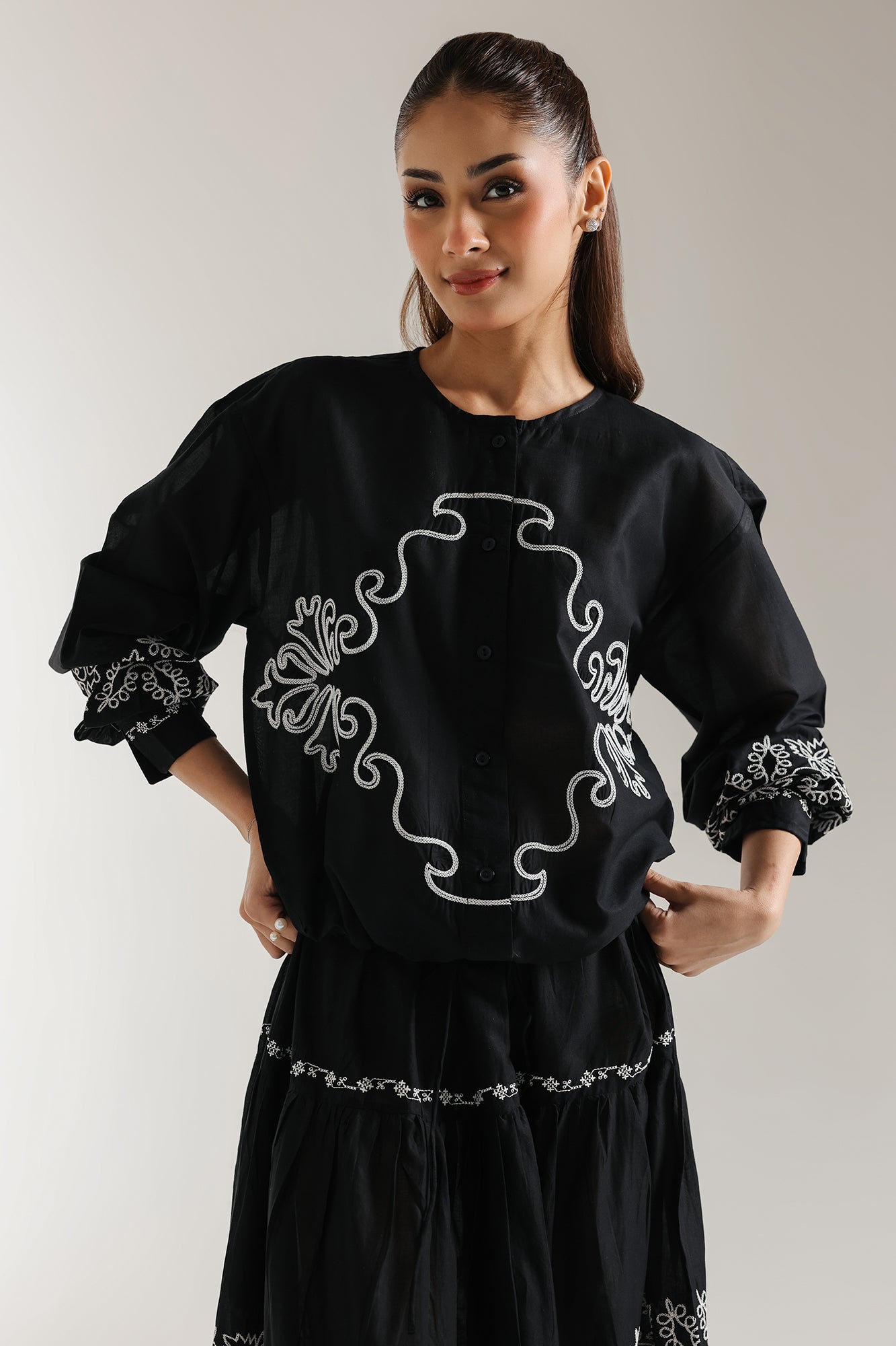 EMBROIDERED SUIT (E0516/101/902)