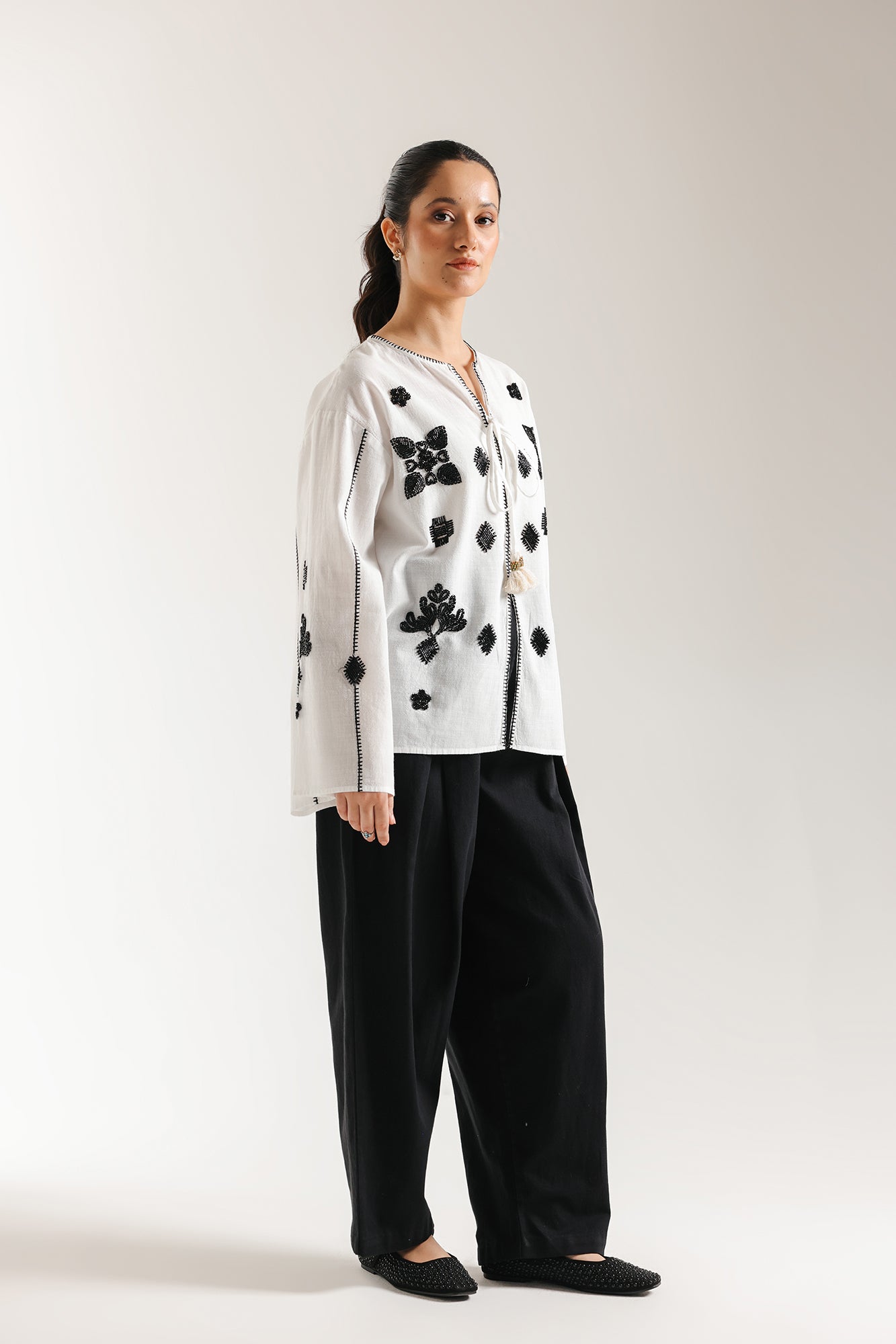 EMBROIDERED TOP (E0523/101/002)
